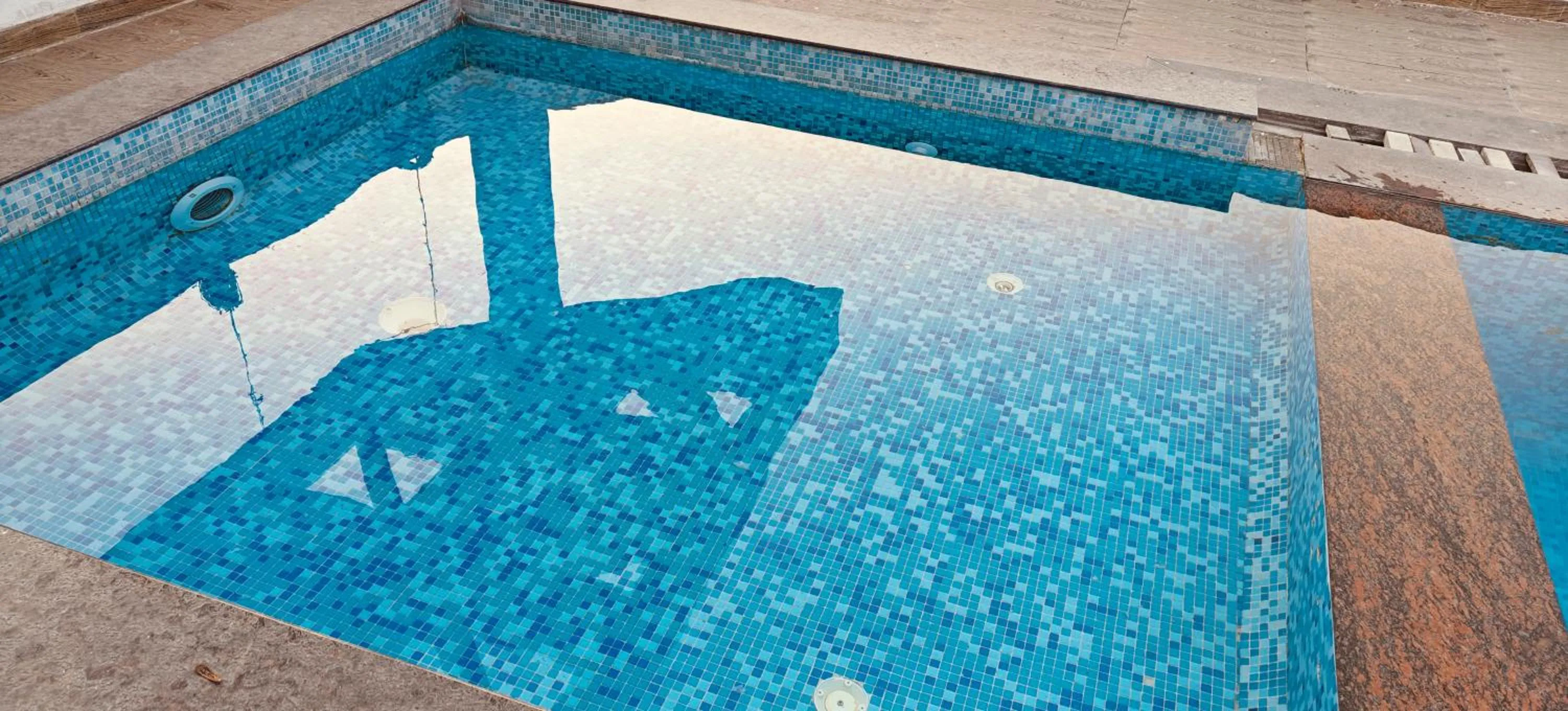 Swimming pool in Hotel Ger manus Madurai