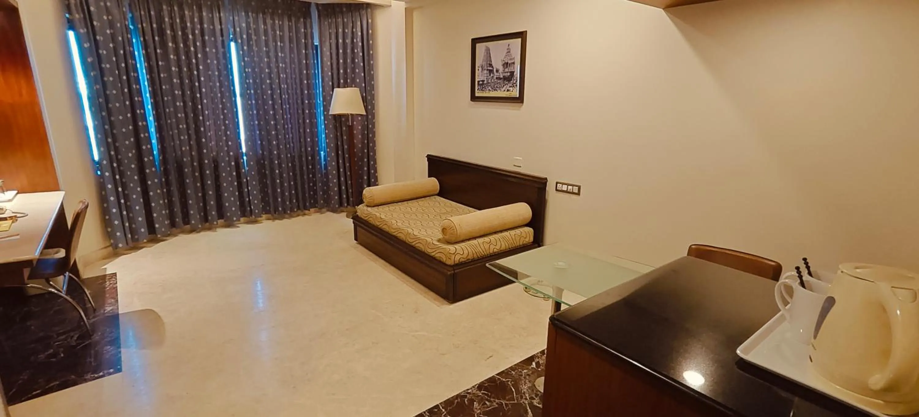 Living room, Bed in Hotel Ger manus Madurai