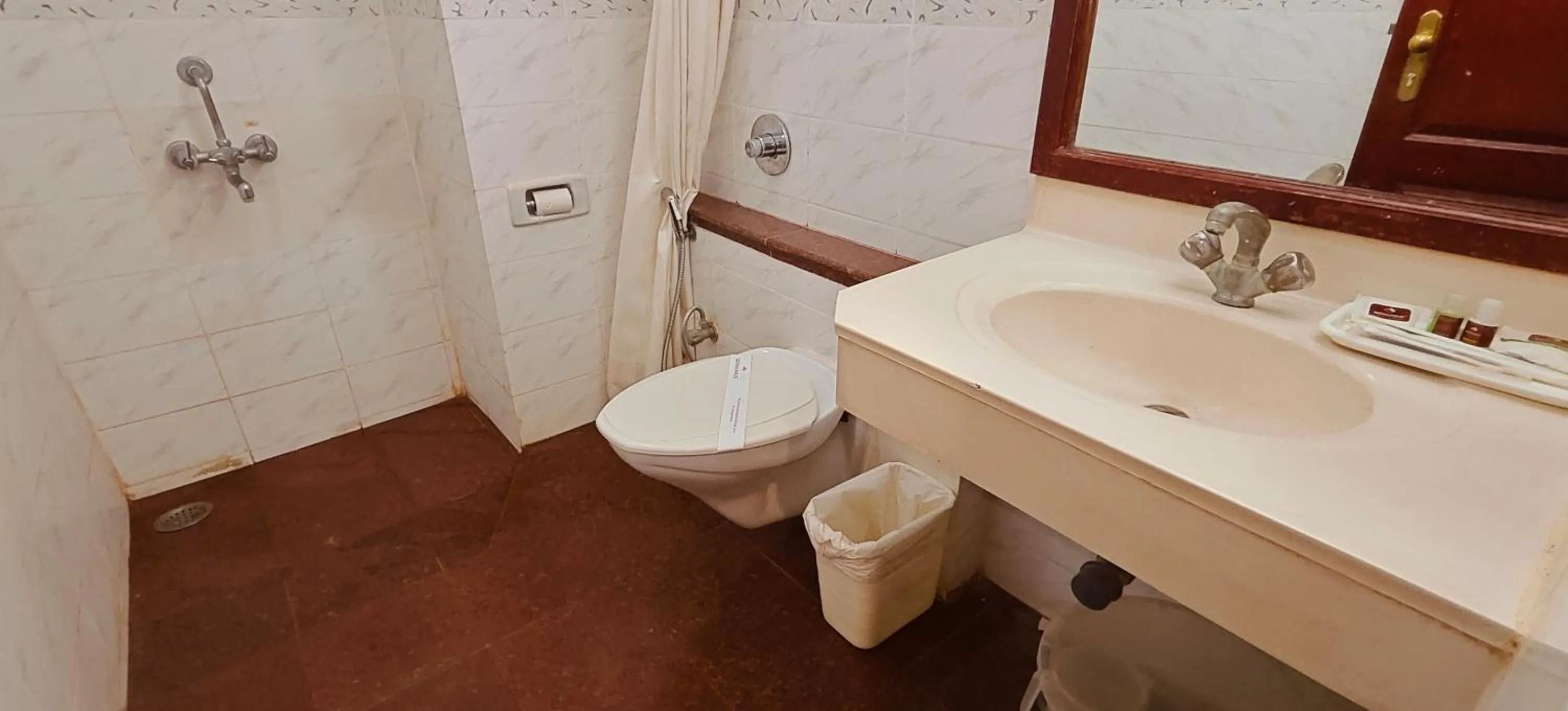 Toilet in Hotel Ger manus Madurai