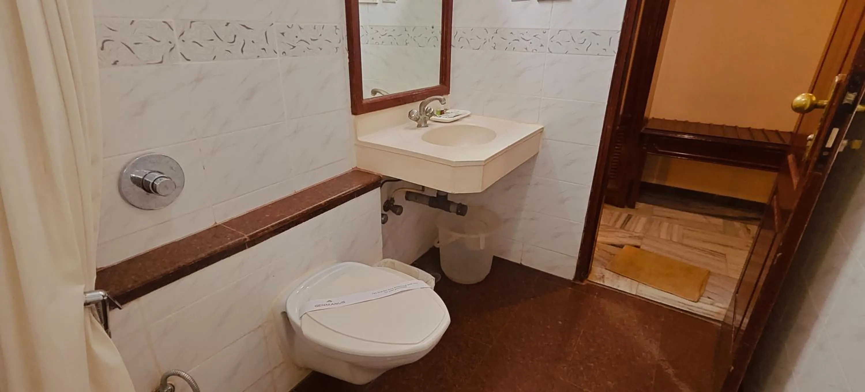 Toilet in Hotel Ger manus Madurai