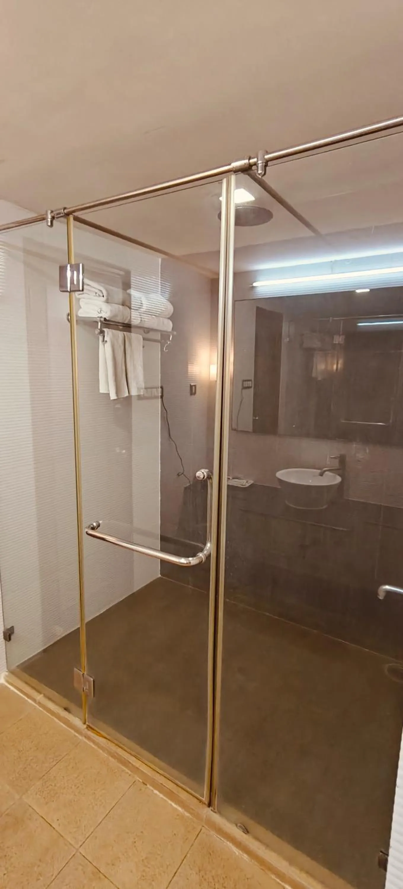 Shower in Hotel Ger manus Madurai