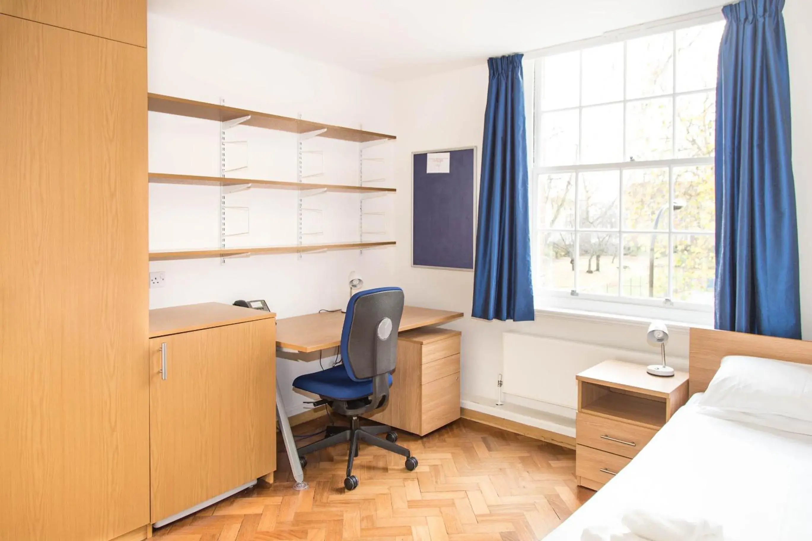 Single Room with Private Bathroom in Goodenough College – University Residence Single Room with Private Bathroom in Goodenough College – University Residence