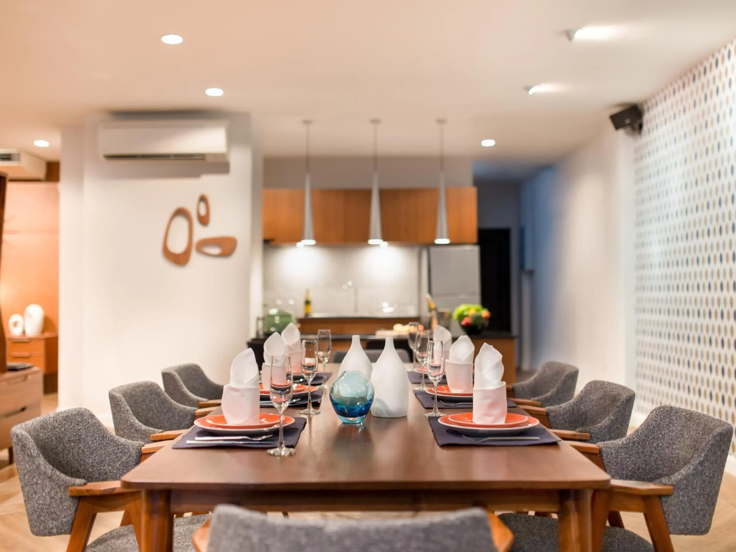 Restaurant/places to eat in Tolani Nimman Villa Chiang Mai Restaurant/places to eat in Tolani Nimman Villa Chiang Mai