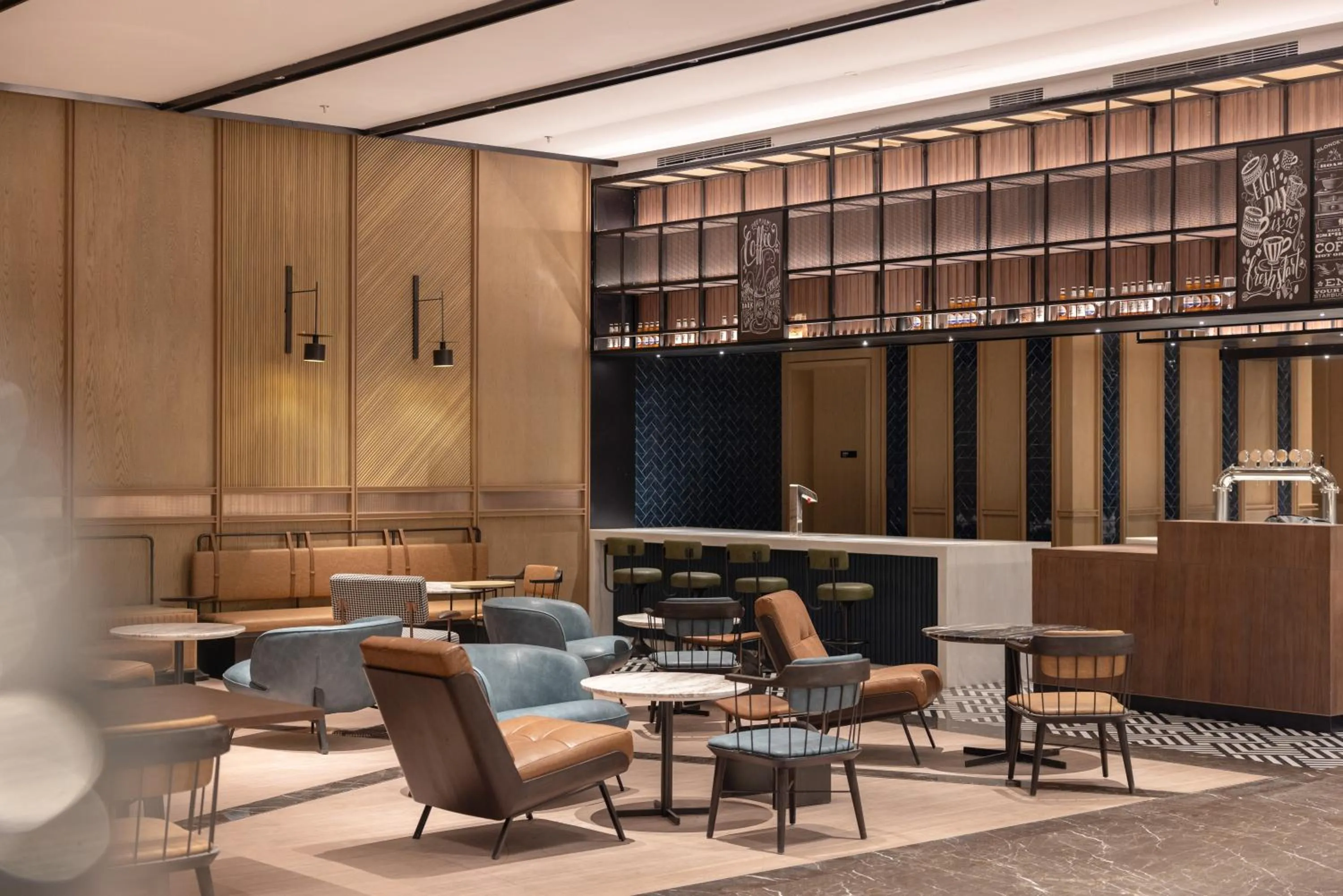 Lounge or bar in Four Points by Sheraton Chengdu, Chunxi Road