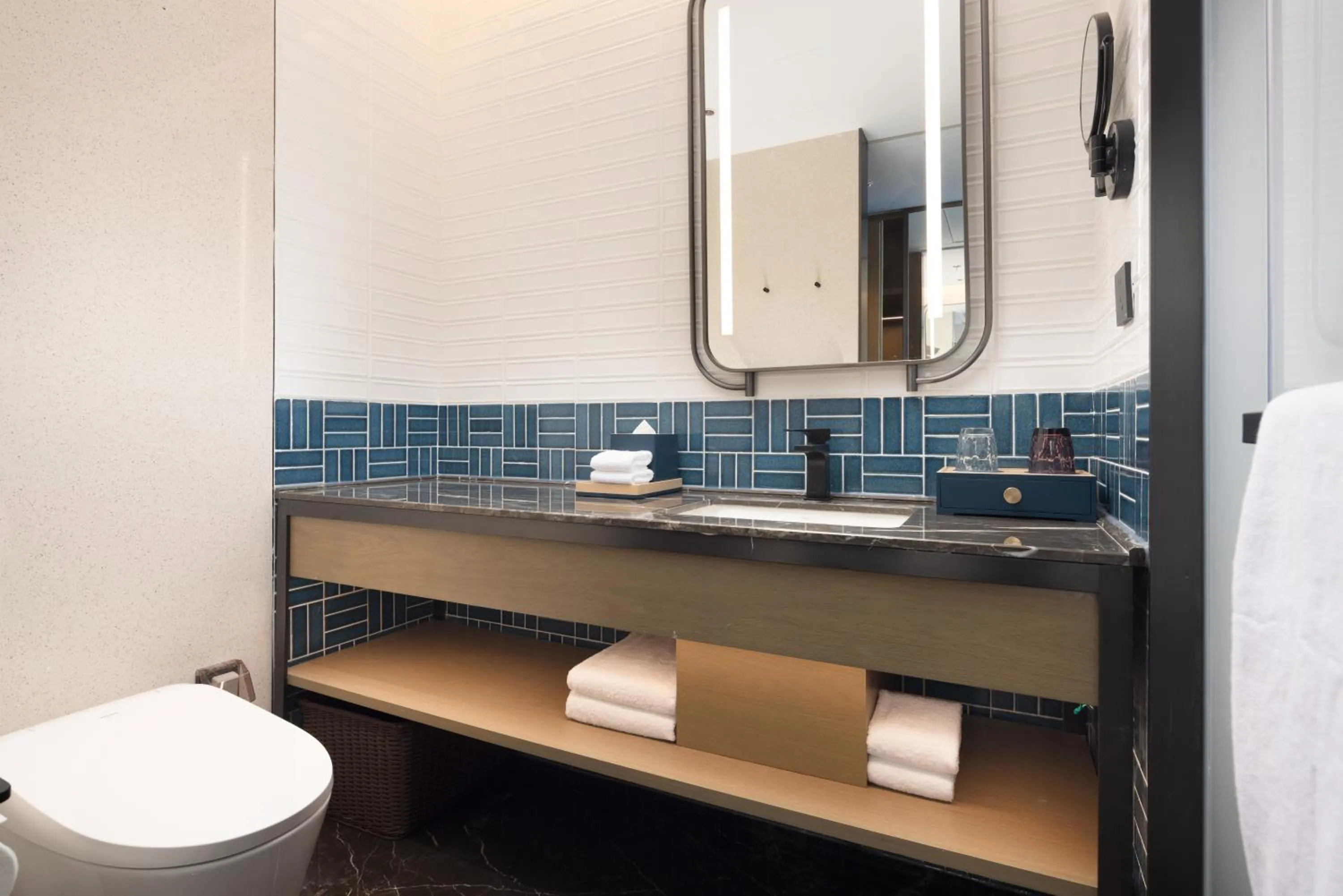 Bathroom in Four Points by Sheraton Chengdu, Chunxi Road