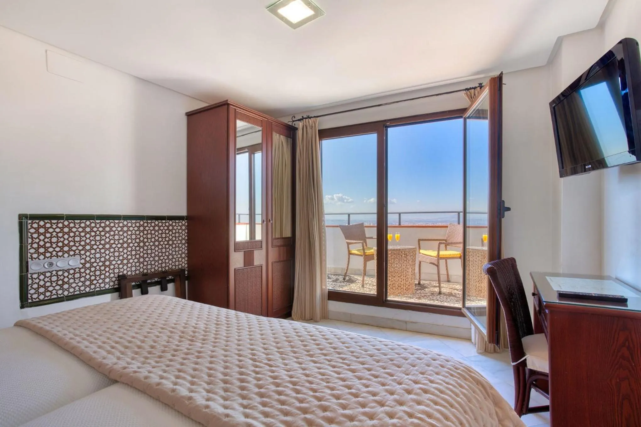 Photo of the whole room, Bed in Hotel Mirador Arabeluj