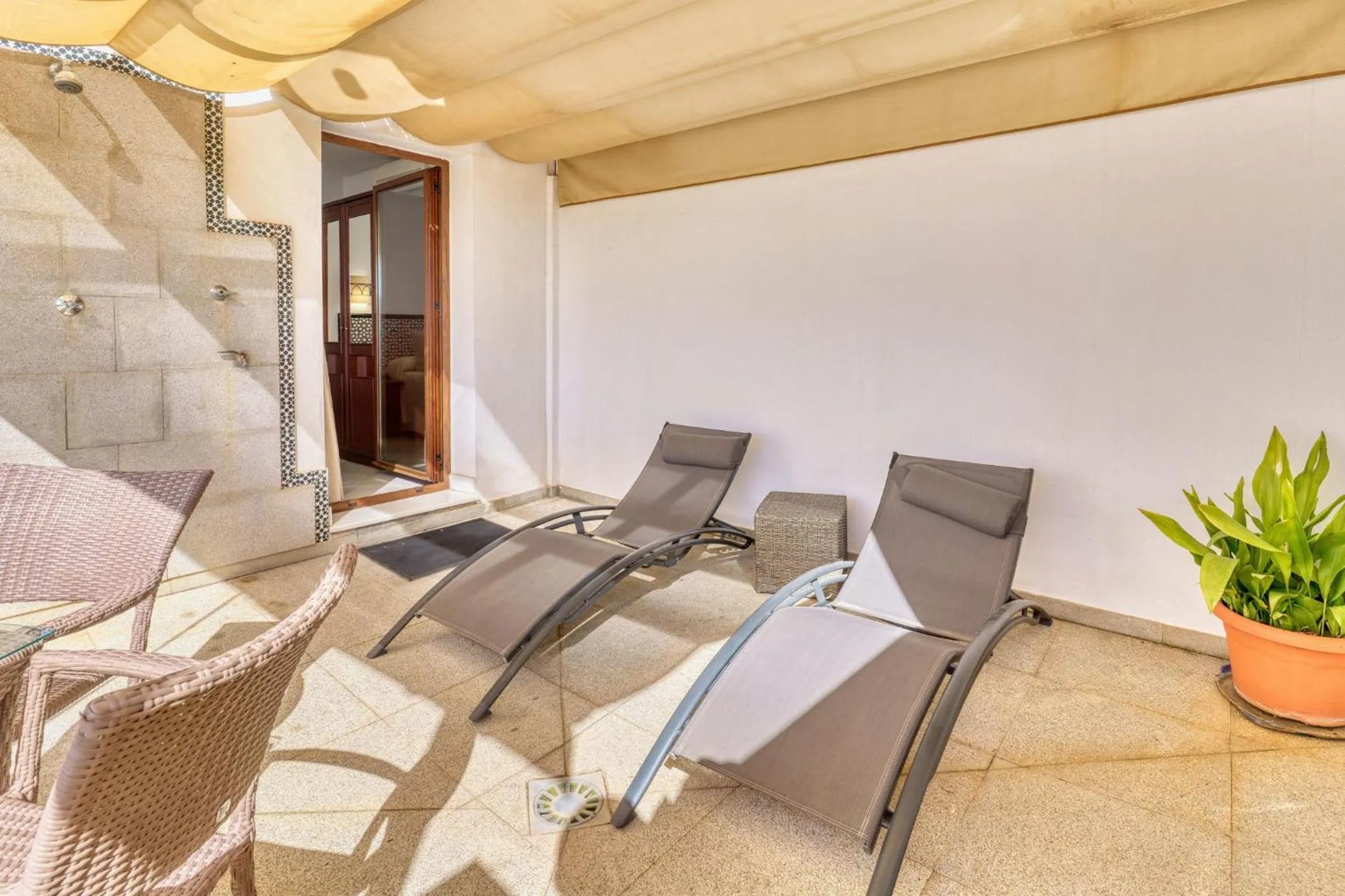 sunbed in Hotel Mirador Arabeluj