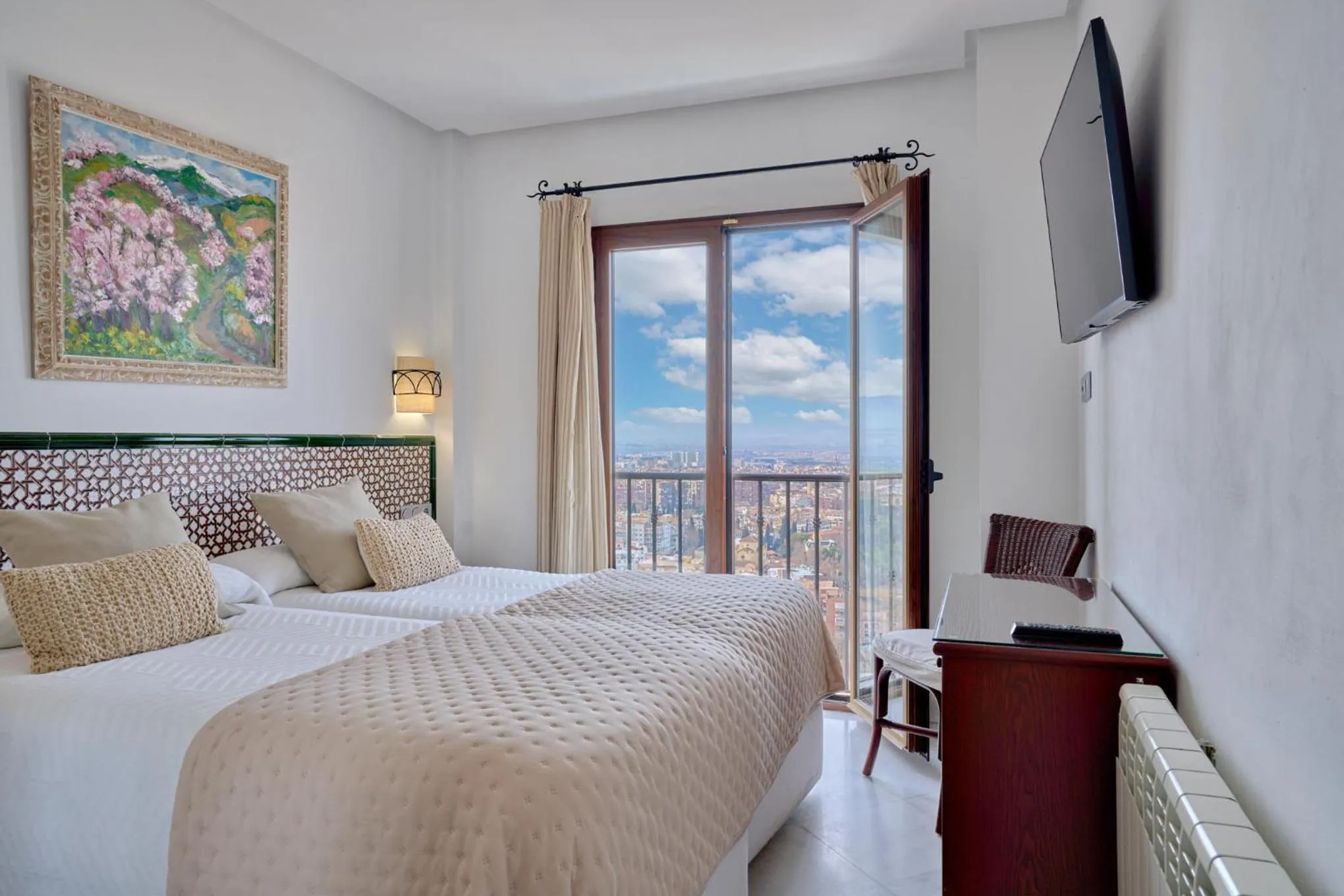 Bed in Hotel Mirador Arabeluj