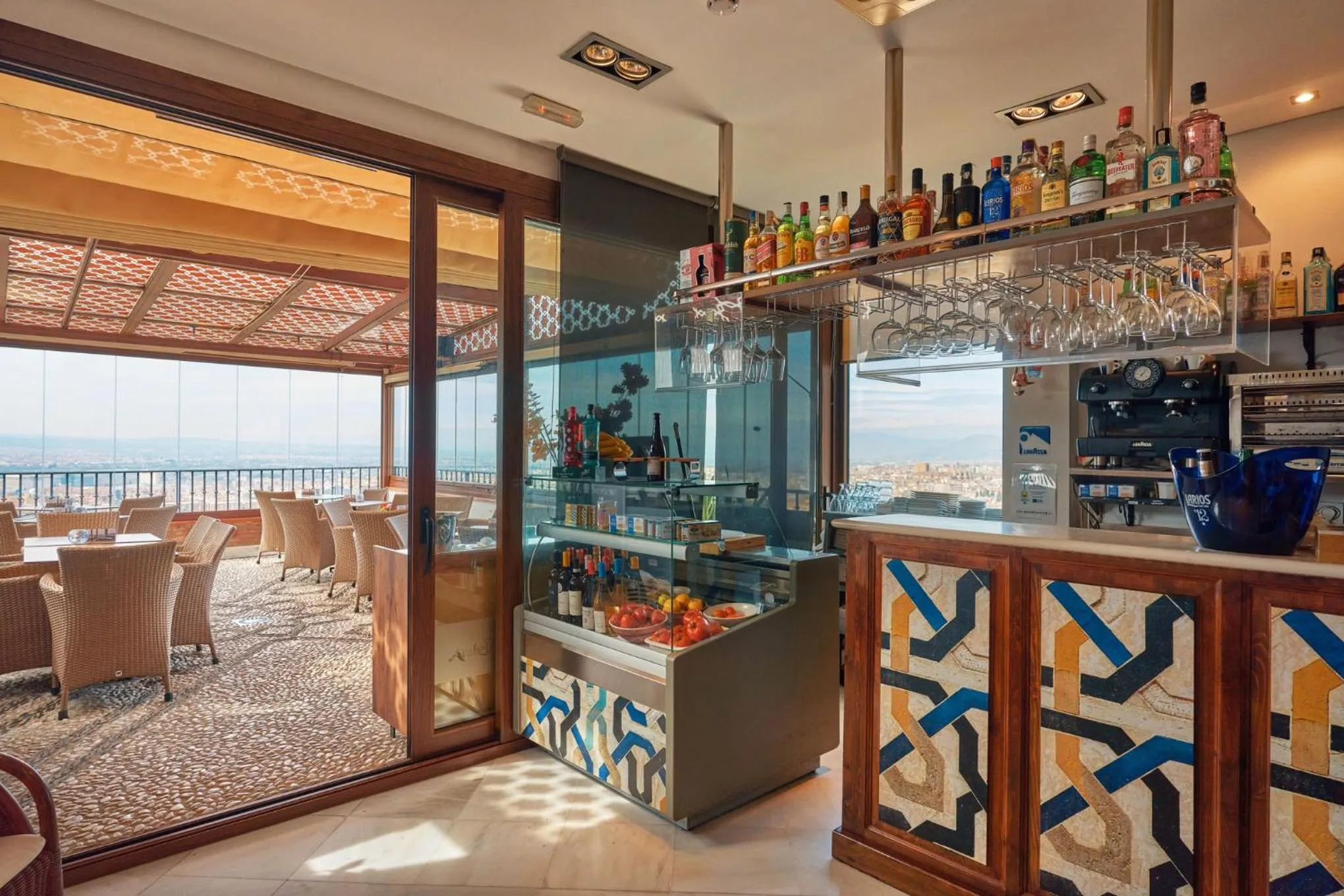 Lounge or bar in Hotel Mirador Arabeluj
