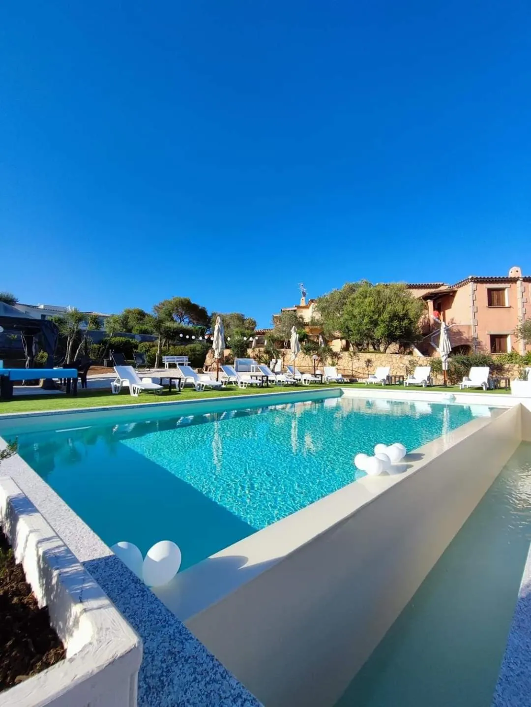 Pool view in Antica Isola