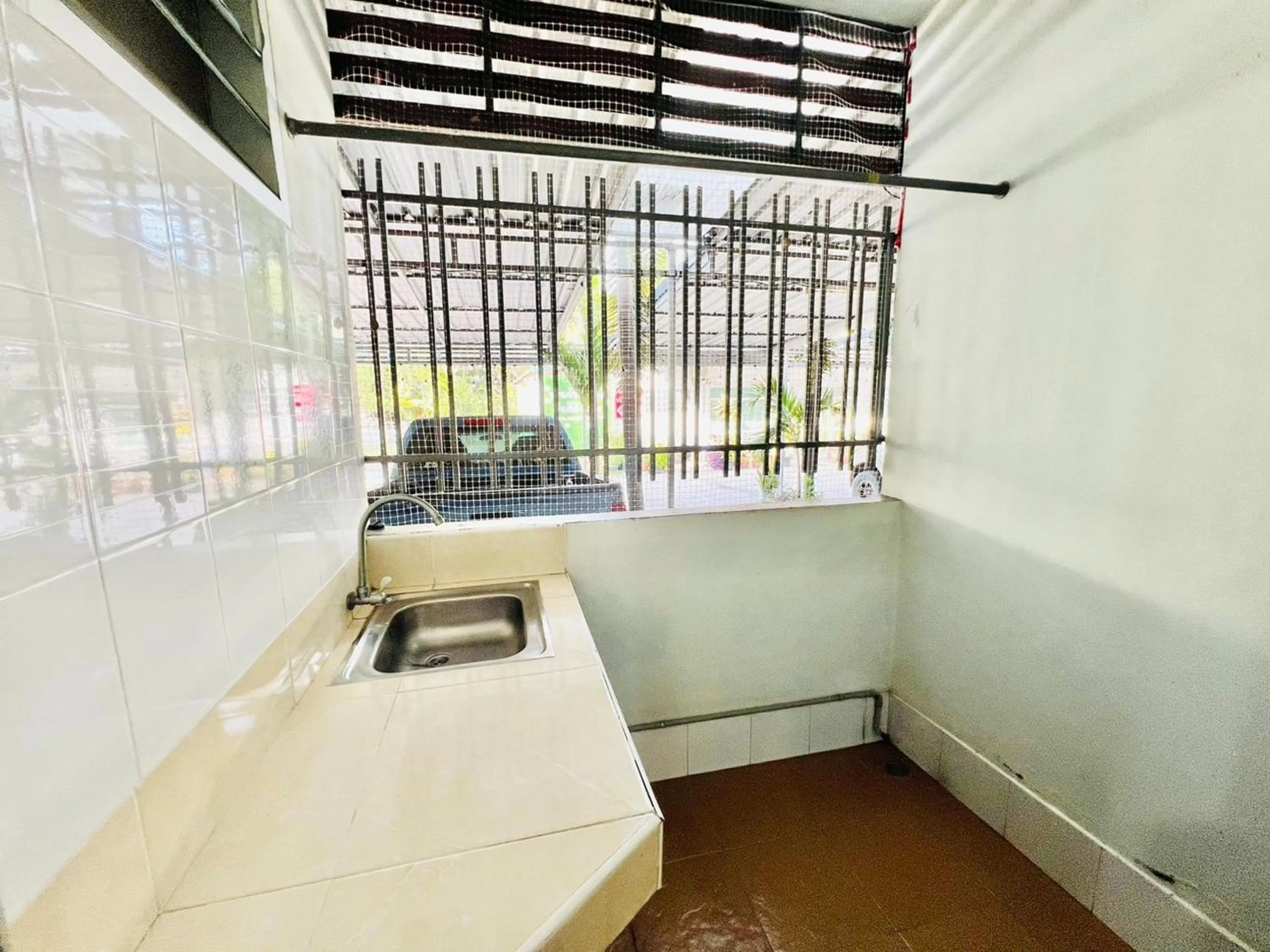 dishwasher in Ban Ton Resort