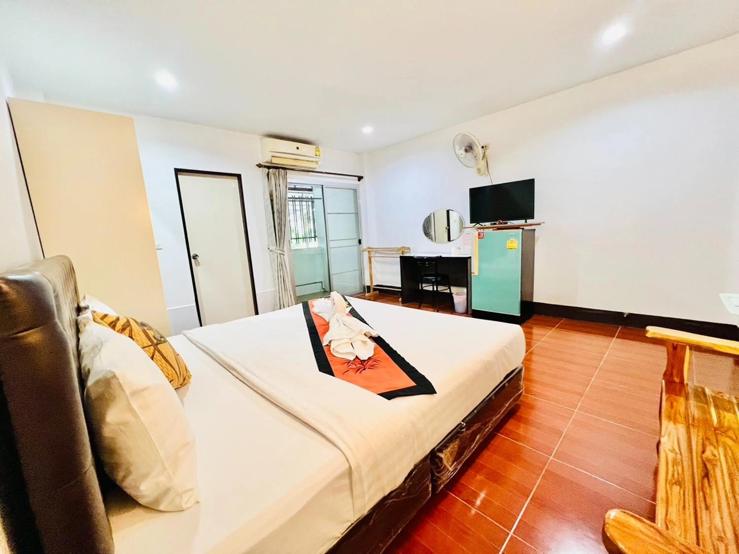 Bedroom, Bed in Ban Ton Resort