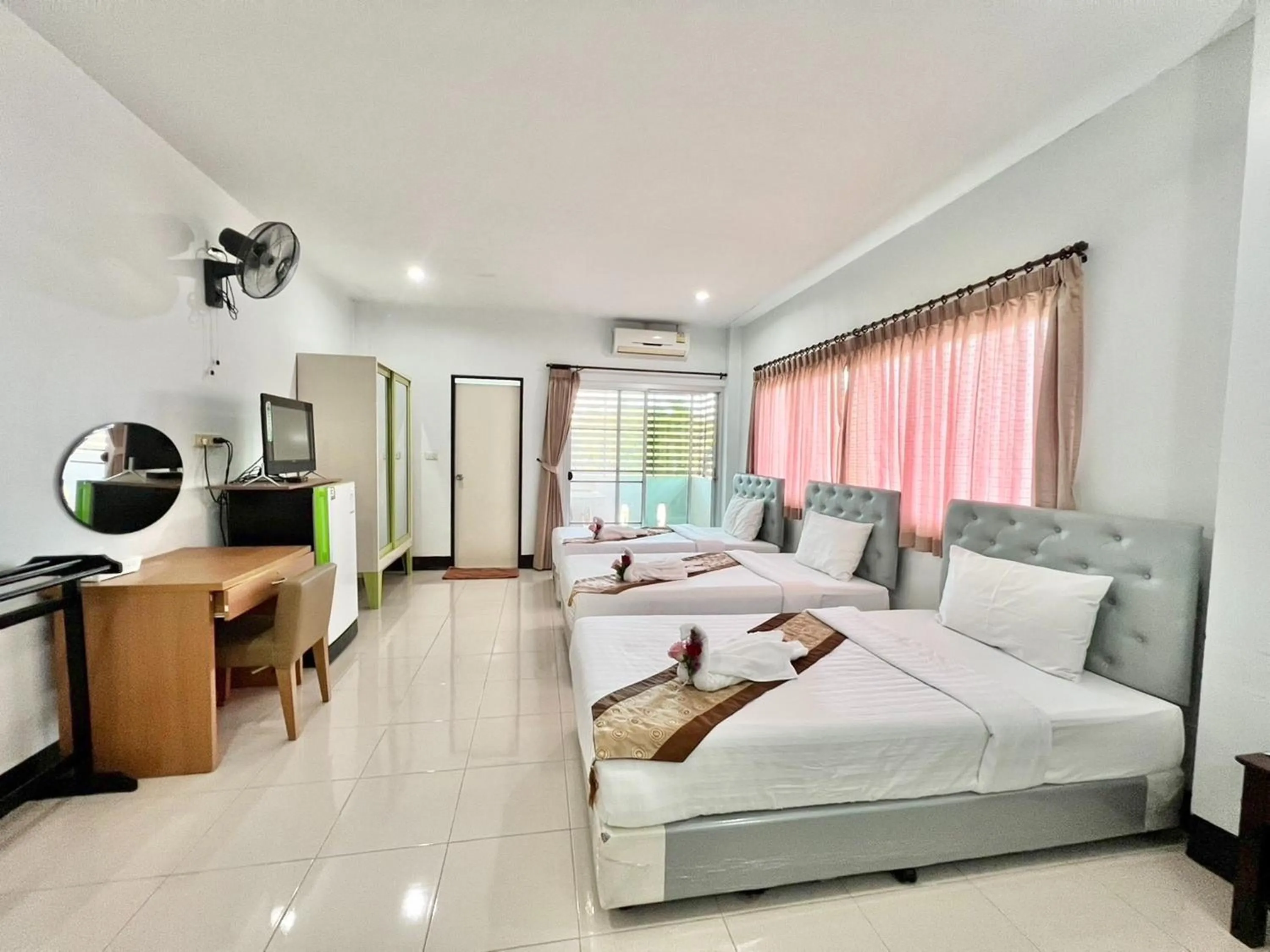 Bedroom, Bed in Ban Ton Resort