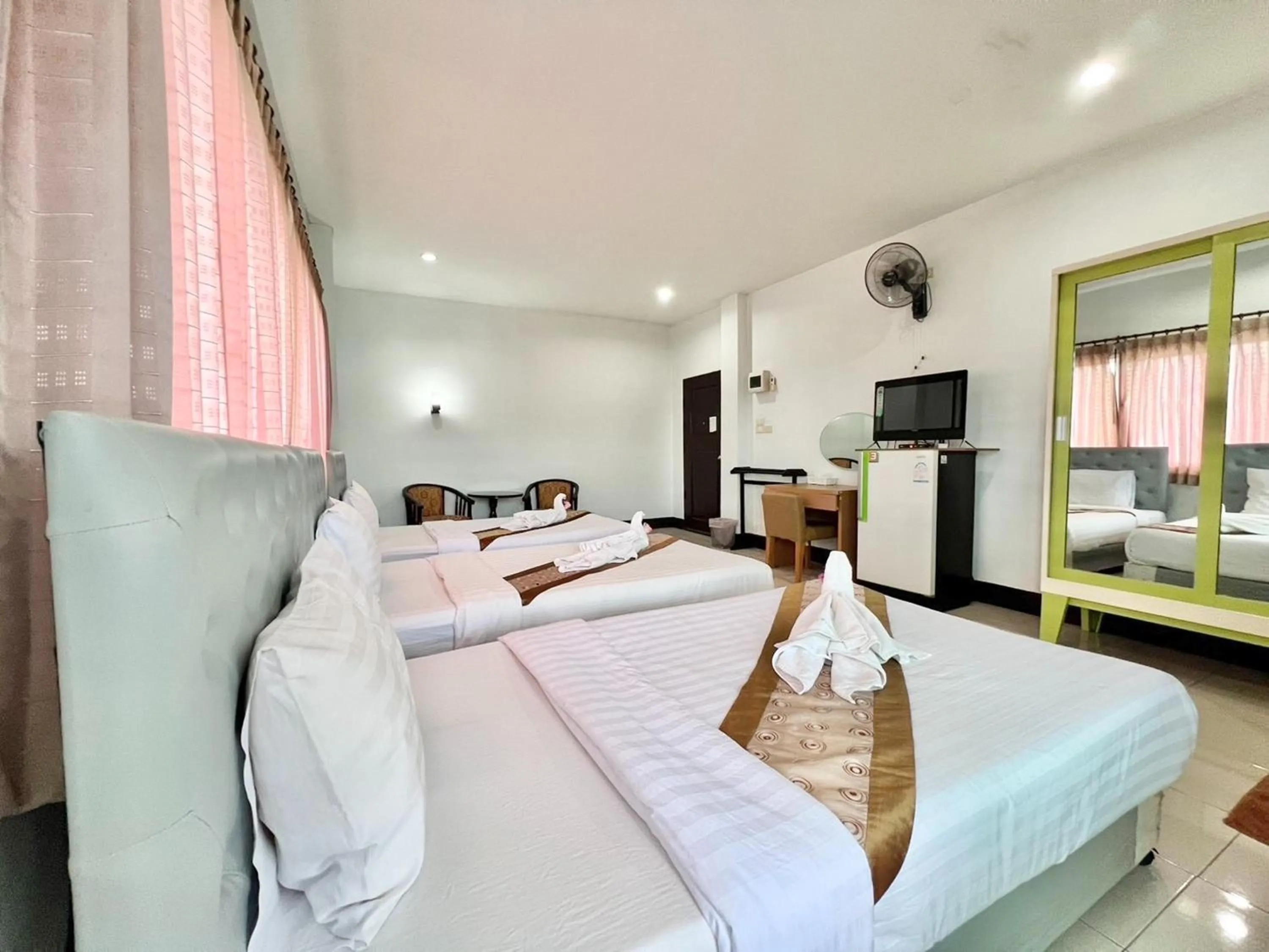 Bedroom, Bed in Ban Ton Resort