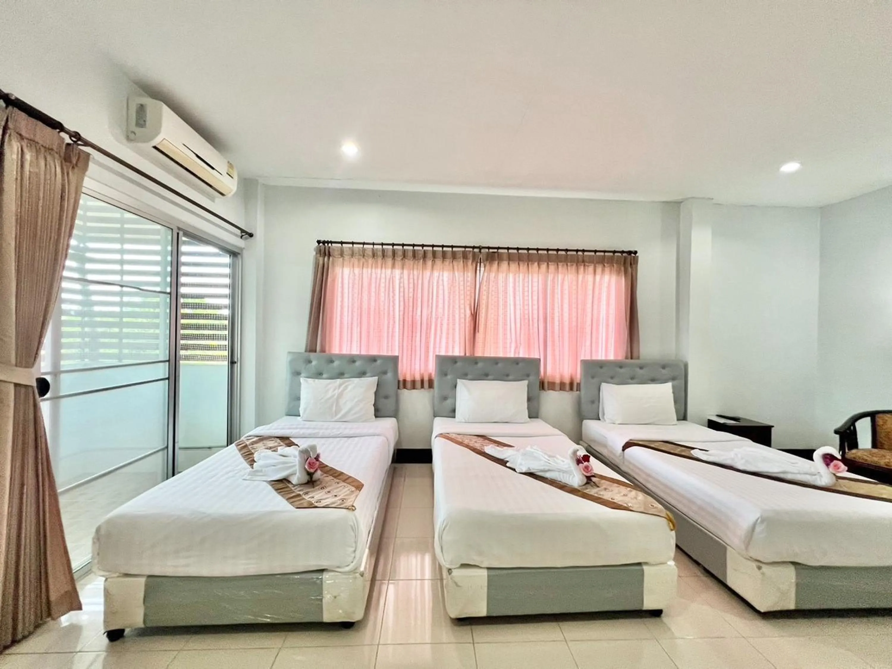 Bedroom, Bed in Ban Ton Resort