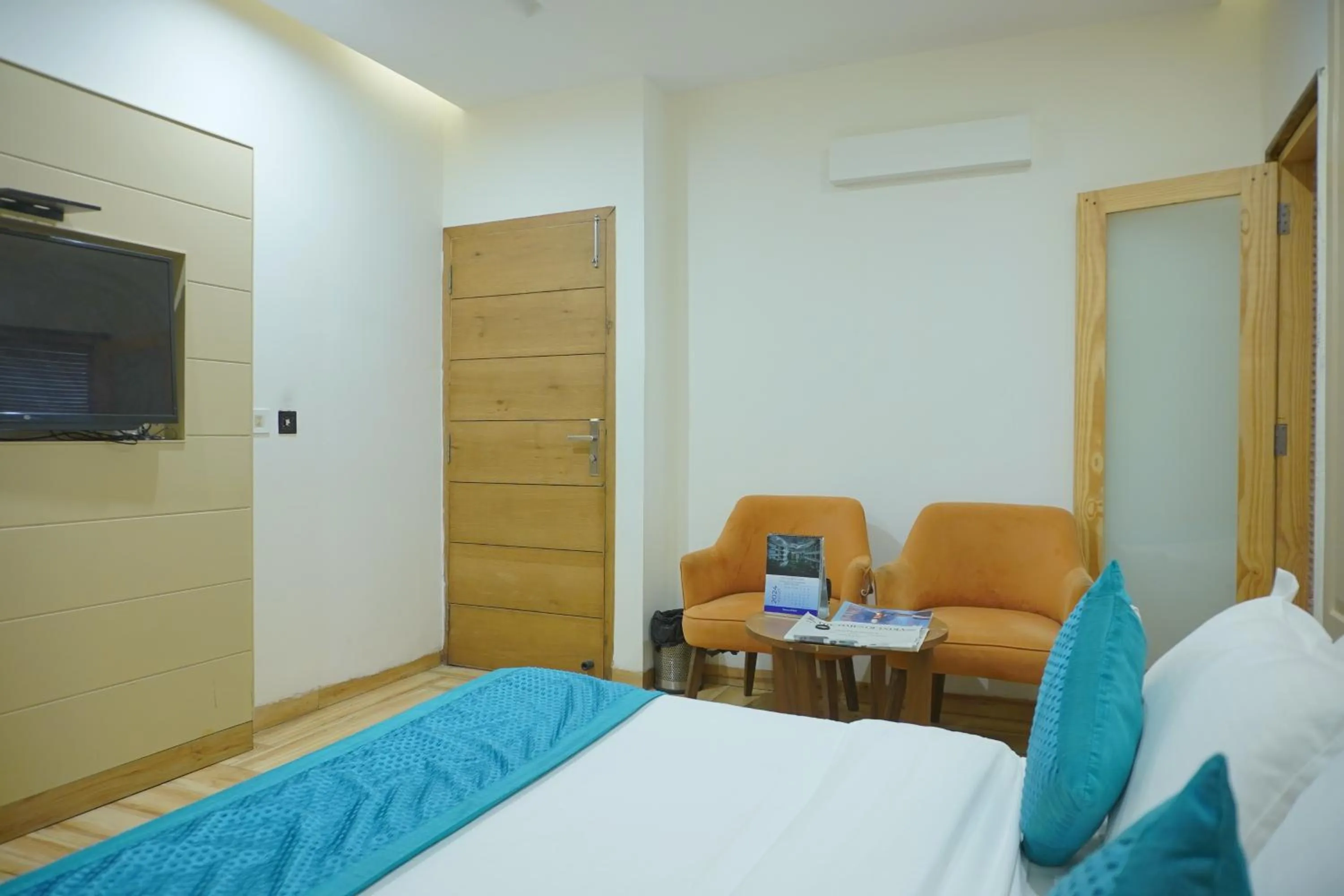 Bedroom, Bed in Luxury Inn by Stotrak Hotels