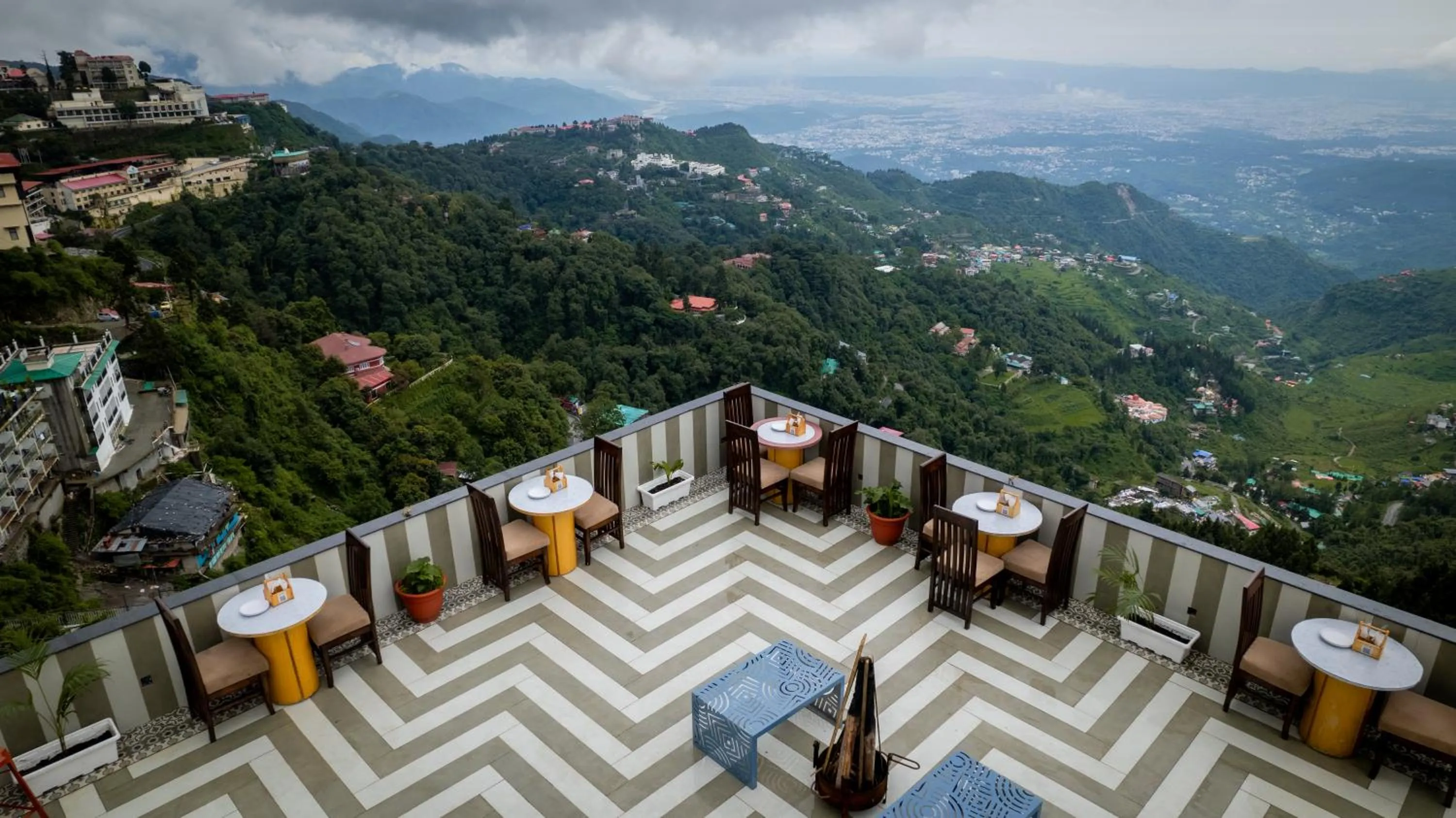 Dining area in Luxury Inn by Stotrak Hotels