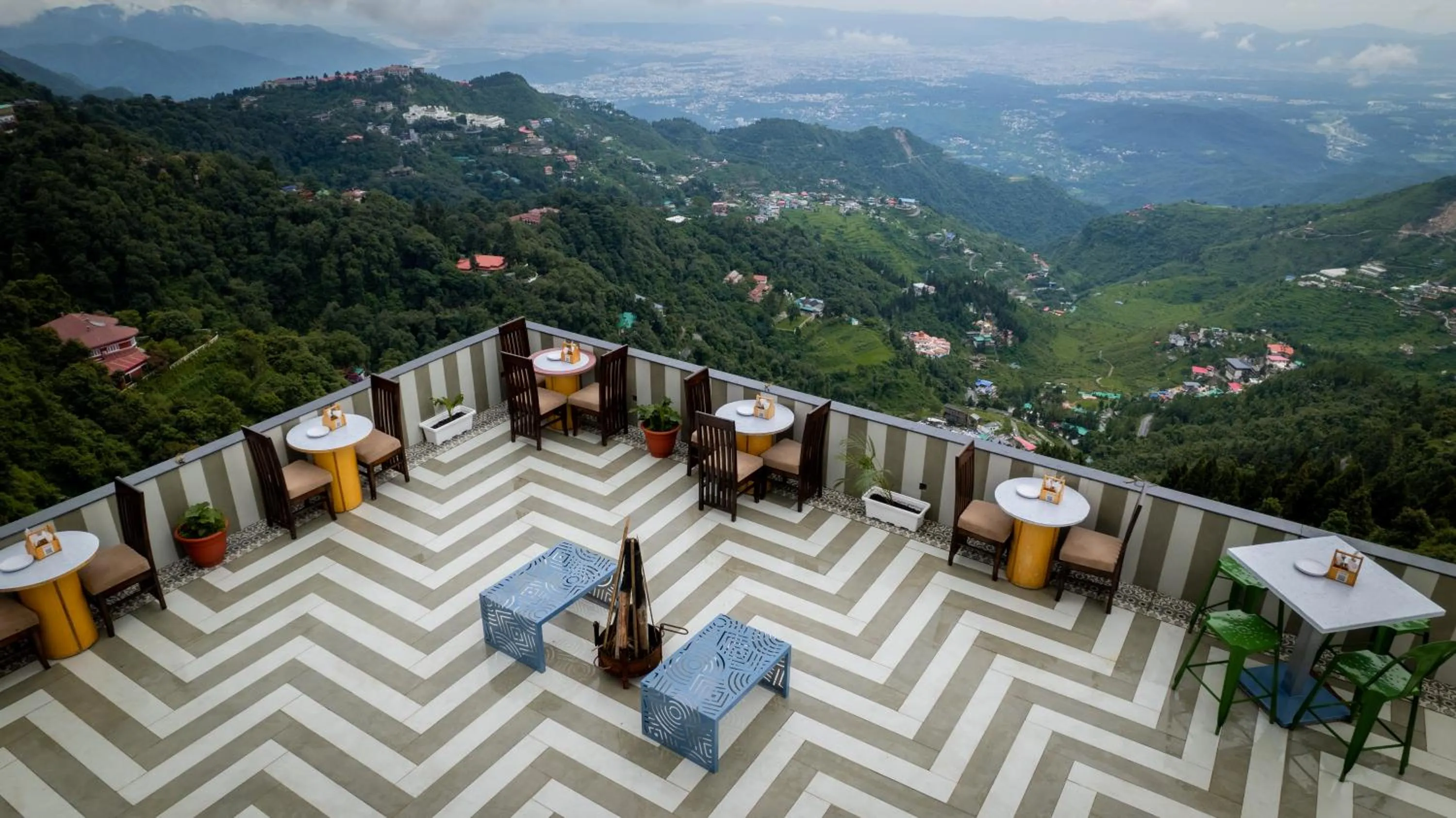 Dining area in Luxury Inn by Stotrak Hotels