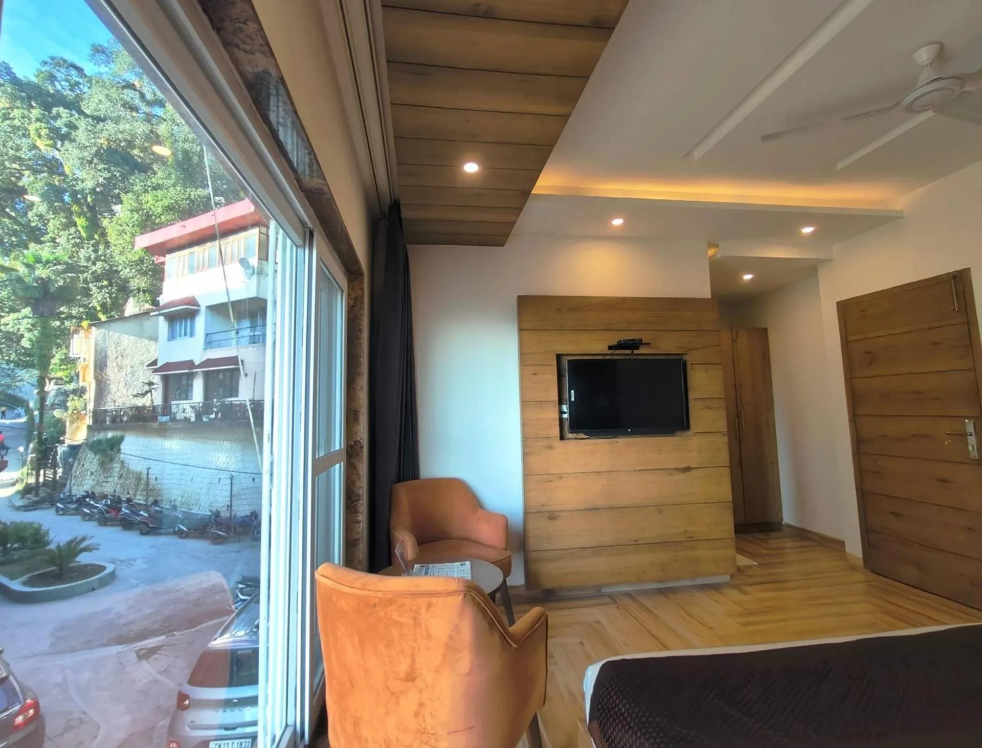 TV and multimedia in Luxury Inn by Stotrak Hotels