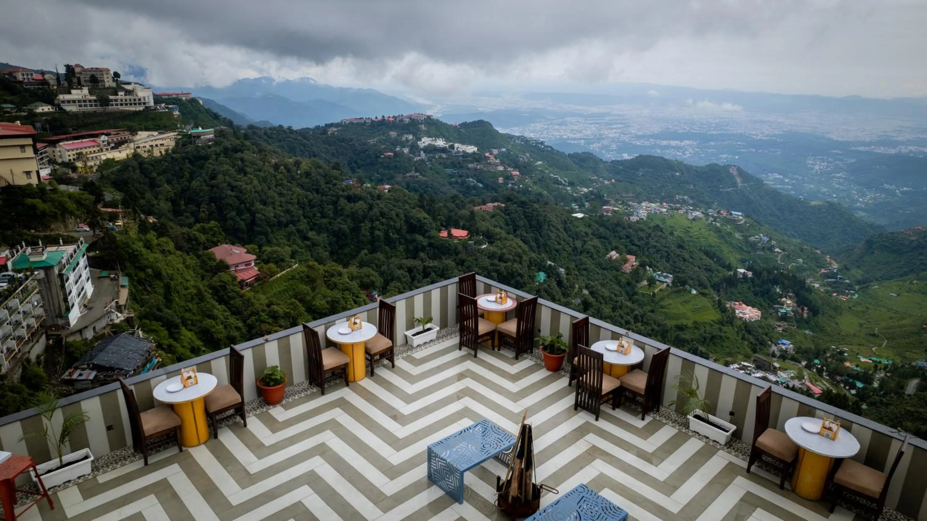 Dining area in Luxury Inn by Stotrak Hotels