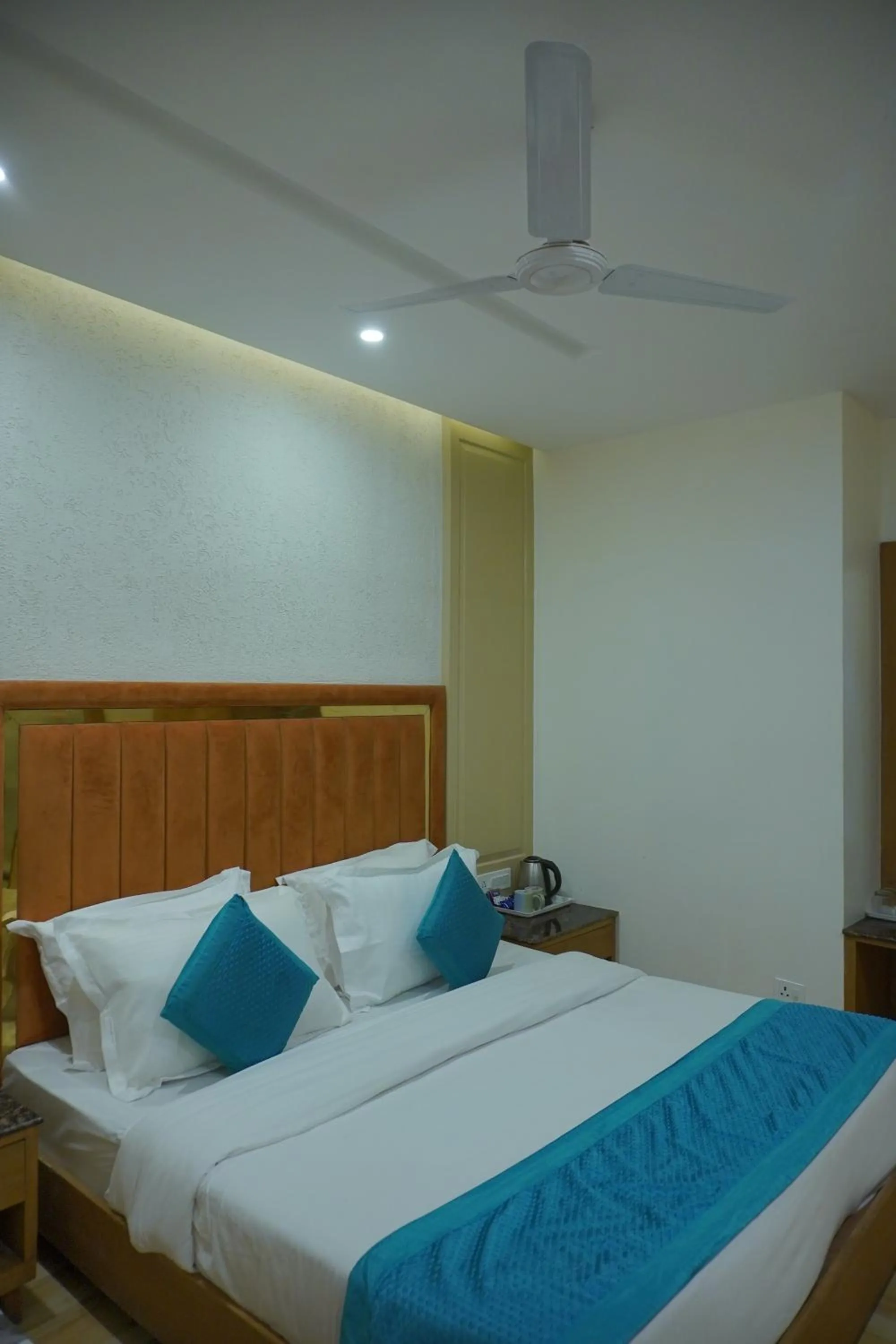 Bedroom, Bed in Luxury Inn by Stotrak Hotels