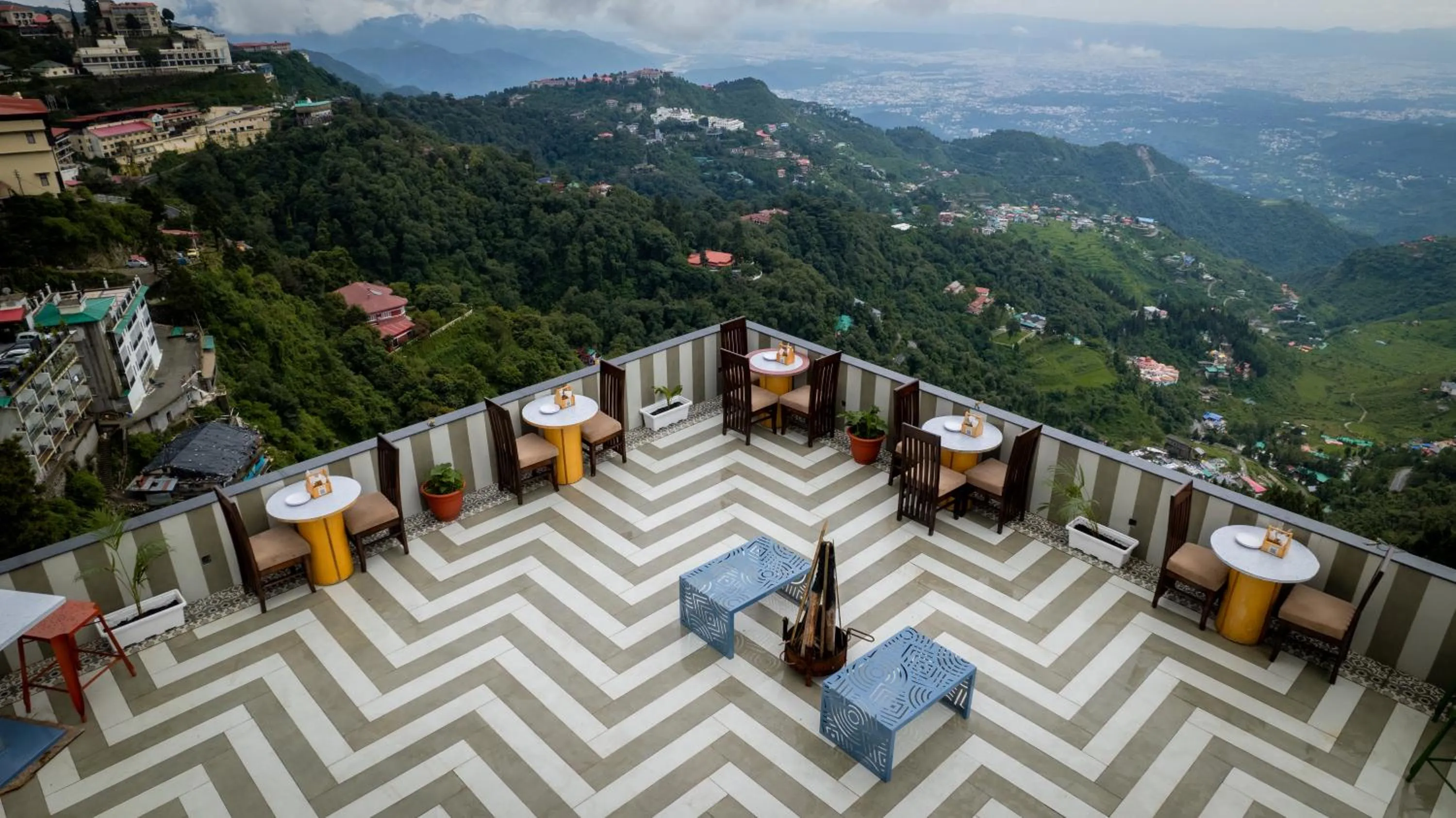 Dining area in Luxury Inn by Stotrak Hotels