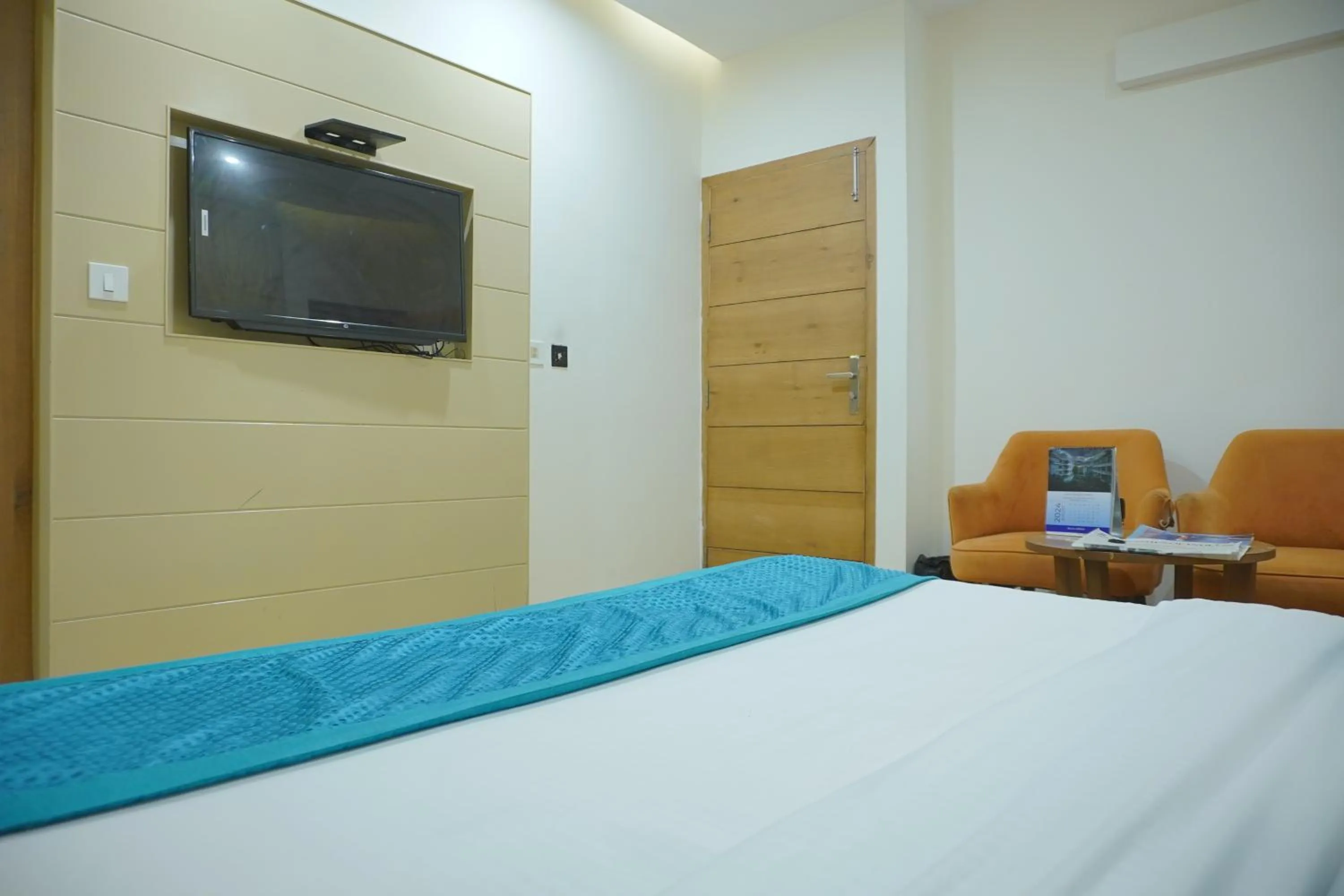Bedroom, Bed in Luxury Inn by Stotrak Hotels