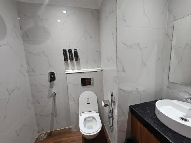 Bathroom in Hotel Elara