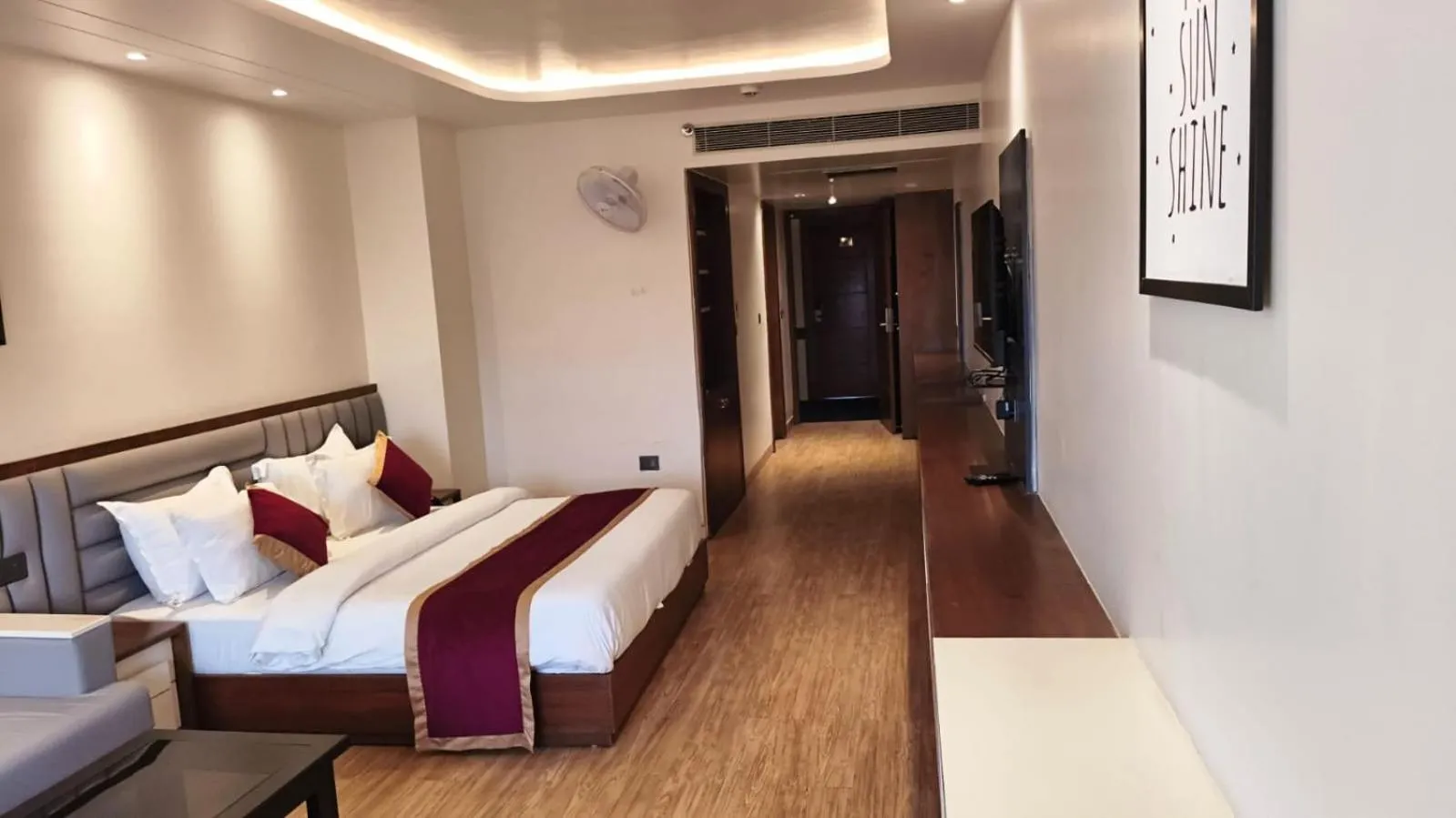 Photo of the whole room, Bed in Hotel Elara