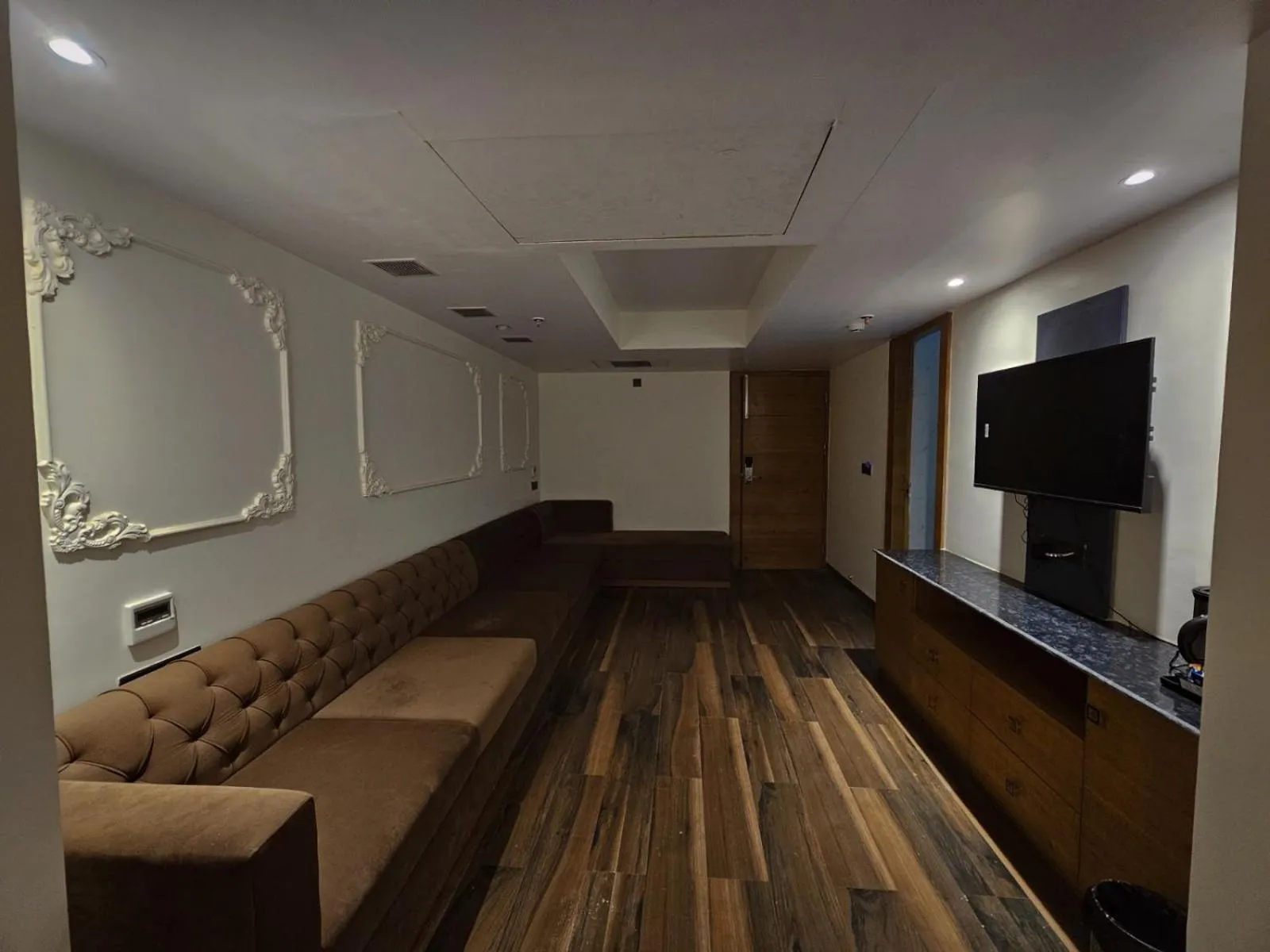TV and multimedia in Hotel Elara