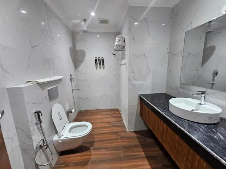 Shower in Hotel Elara