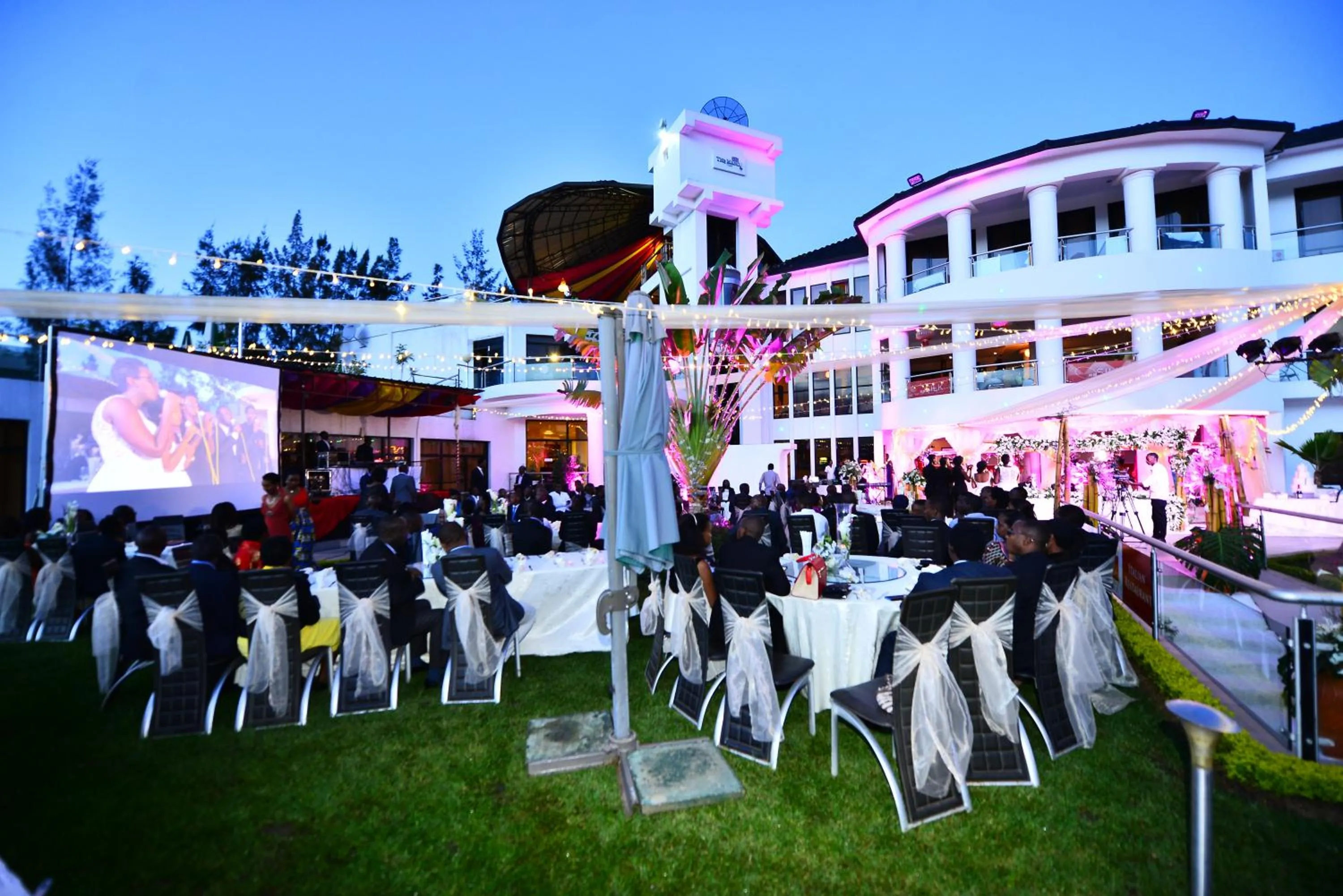 Restaurant/places to eat in The Manor Hotel