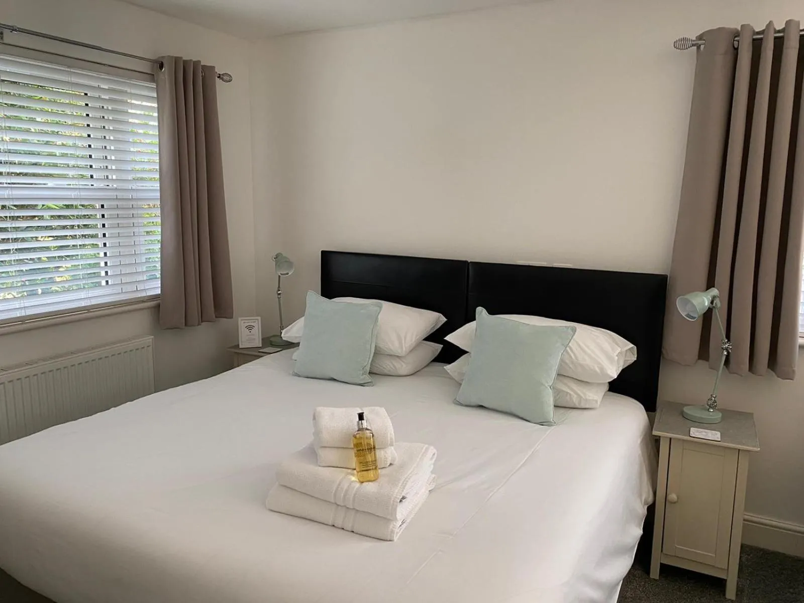 King Double Room - single occupancy in Tirah Guest House
