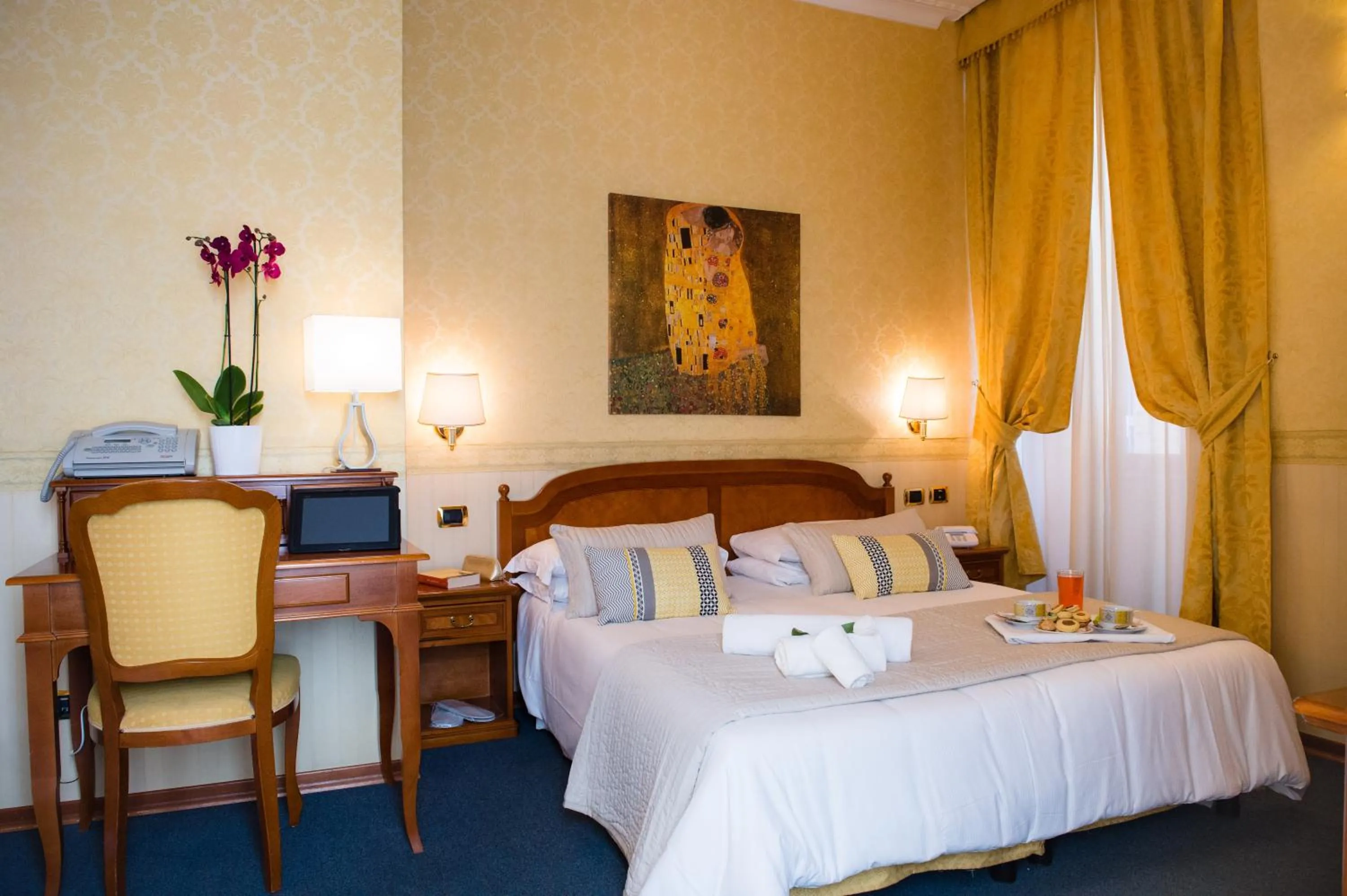 Photo of the whole room in Hotel Amadeus