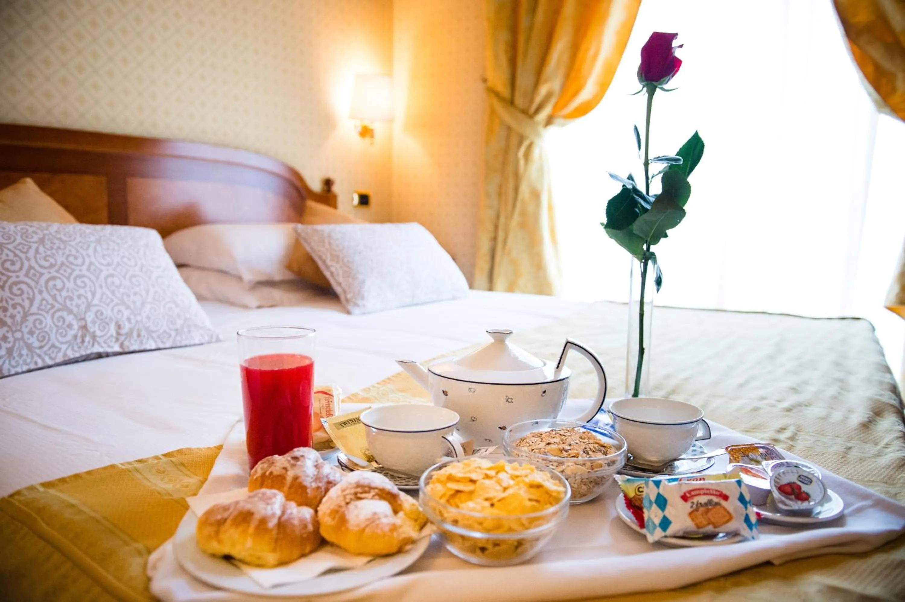 Bed, Food in Hotel Amadeus