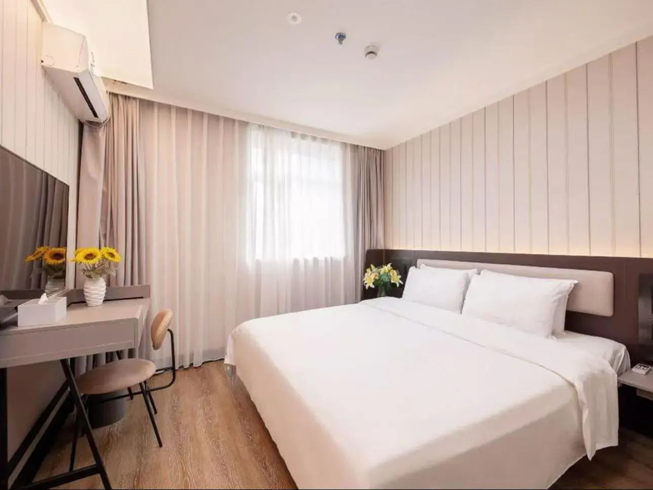 Property building, Bed in Hanting Hotel Shanghai Babaiban Pudian Road Subway Station Property building, Bed in Hanting Hotel Shanghai Babaiban Pudian Road Subway Station