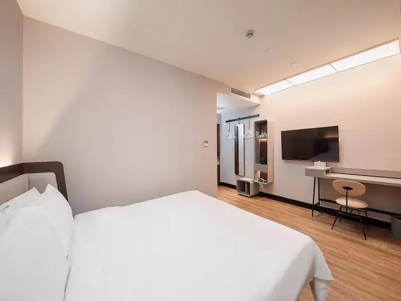 Bedroom, Bed in Hanting Hotel Shanghai Babaiban Pudian Road Subway Station Bedroom, Bed in Hanting Hotel Shanghai Babaiban Pudian Road Subway Station