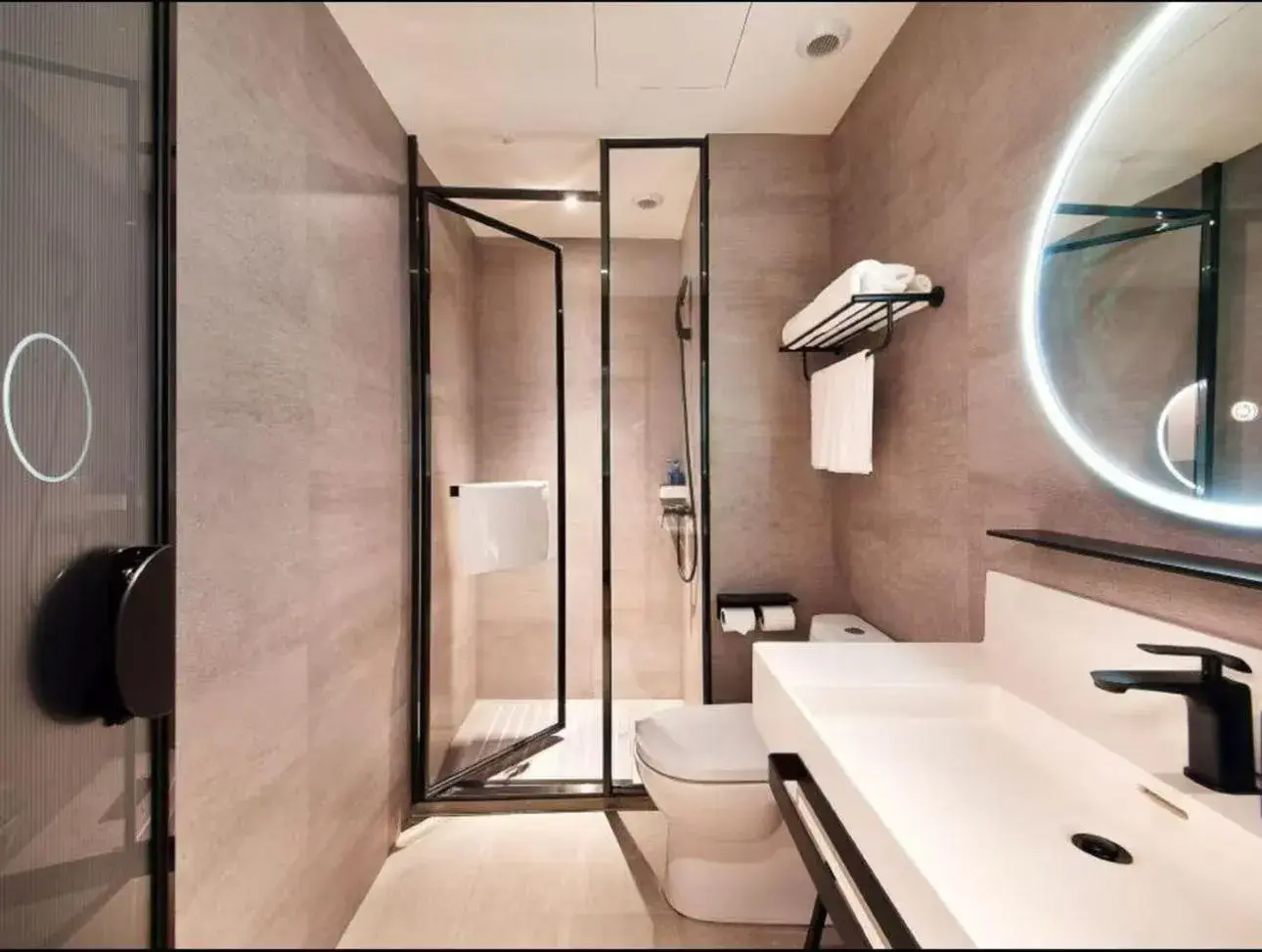 Property building in Hanting Hotel Shanghai Babaiban Pudian Road Subway Station Property building in Hanting Hotel Shanghai Babaiban Pudian Road Subway Station