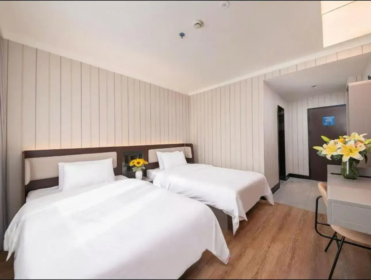 Property building, Bed in Hanting Hotel Shanghai Babaiban Pudian Road Subway Station Property building, Bed in Hanting Hotel Shanghai Babaiban Pudian Road Subway Station