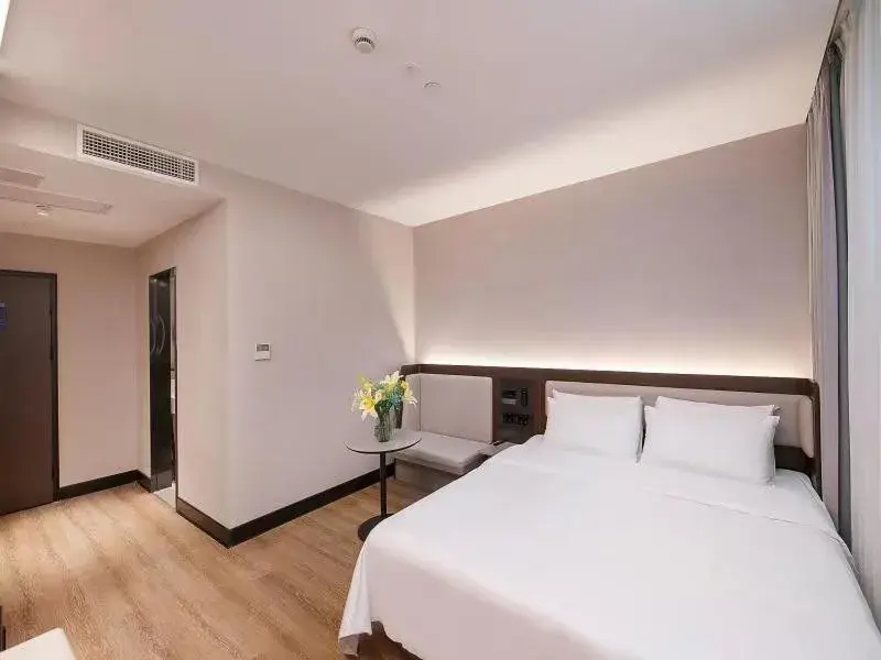 Bedroom, Bed in Hanting Hotel Shanghai Babaiban Pudian Road Subway Station Bedroom, Bed in Hanting Hotel Shanghai Babaiban Pudian Road Subway Station