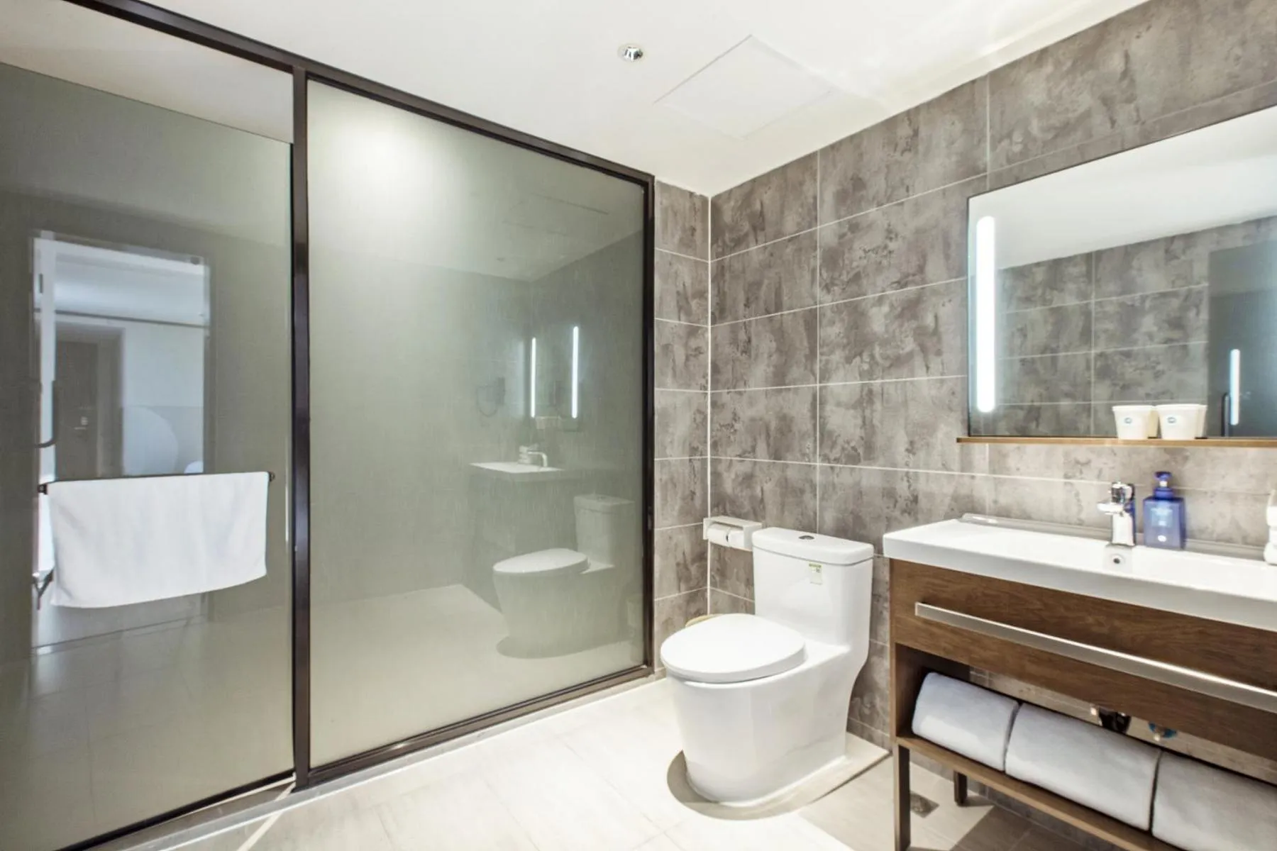 Bathroom in Hanting Hotel Shanghai Lujiazui Pudong South Road
