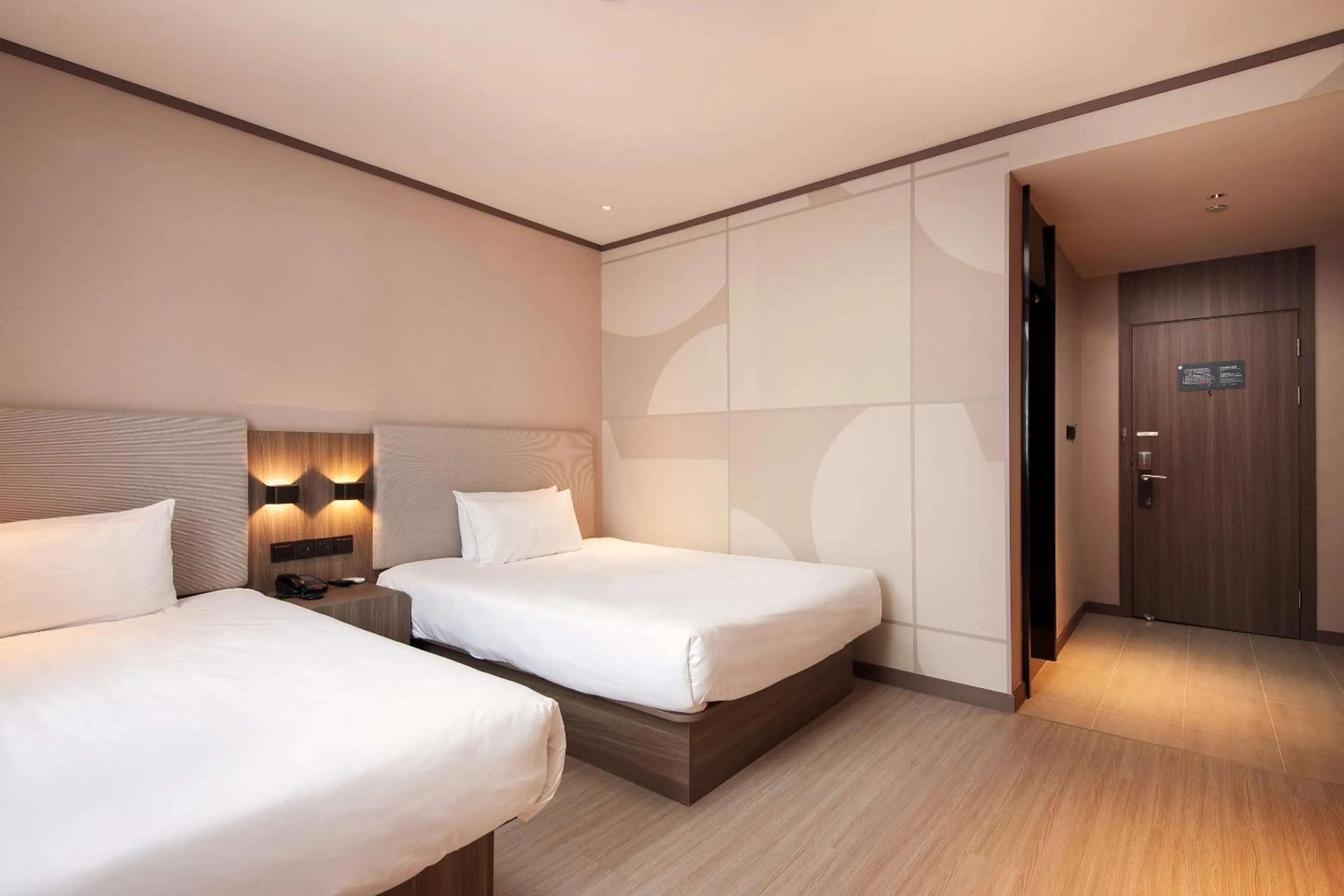 Photo of the whole room, Bed in Hanting Hotel Shanghai Lujiazui Pudong South Road