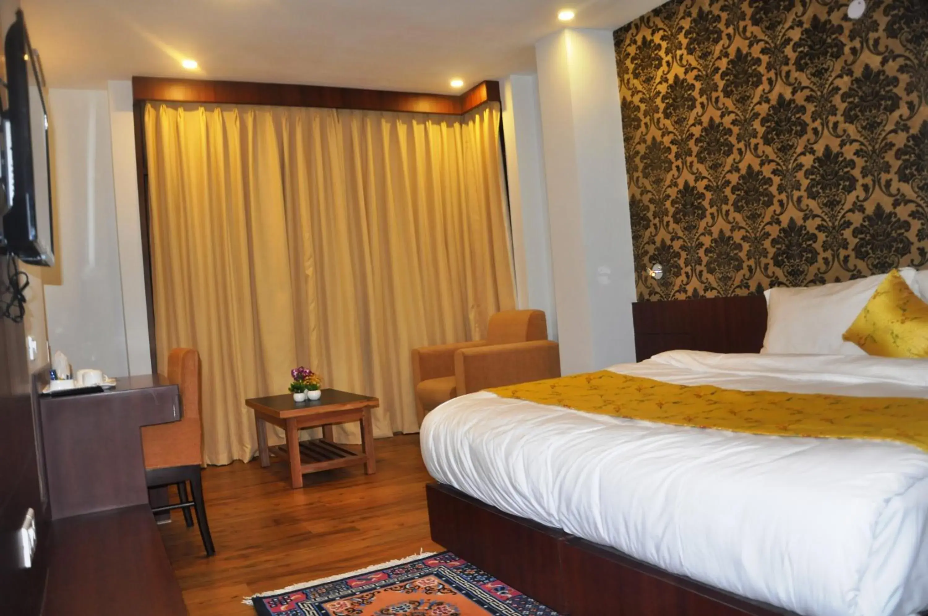 Photo of the whole room, Bed in The Golden Crest Photo of the whole room, Bed in The Golden Crest