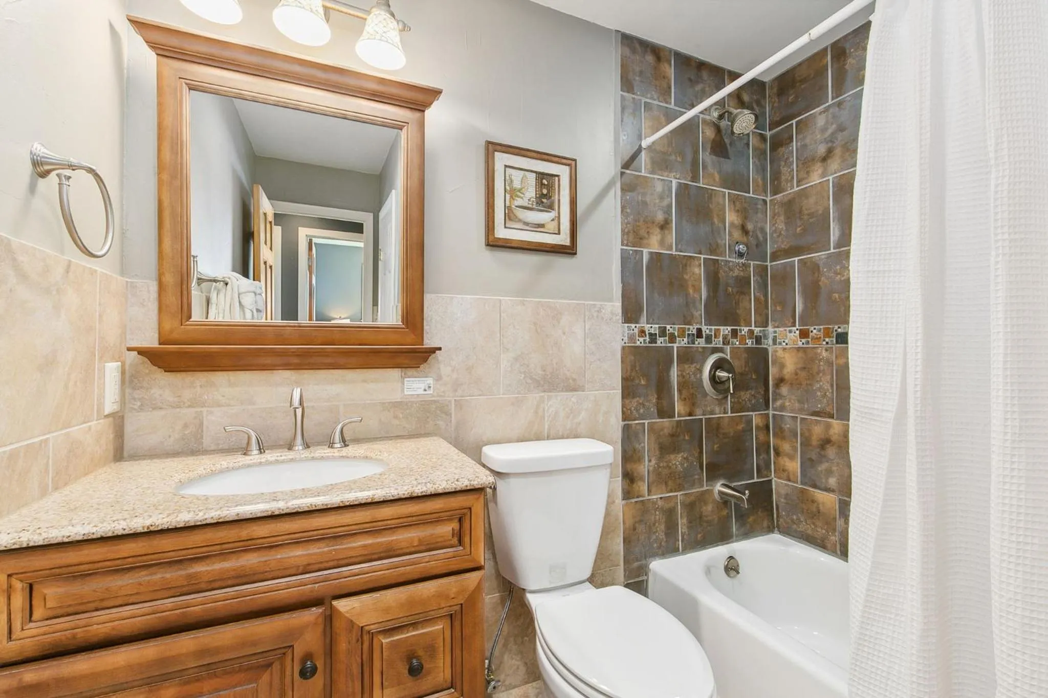 The Rustic Retreat, Pet Friendly with Fenced Yard