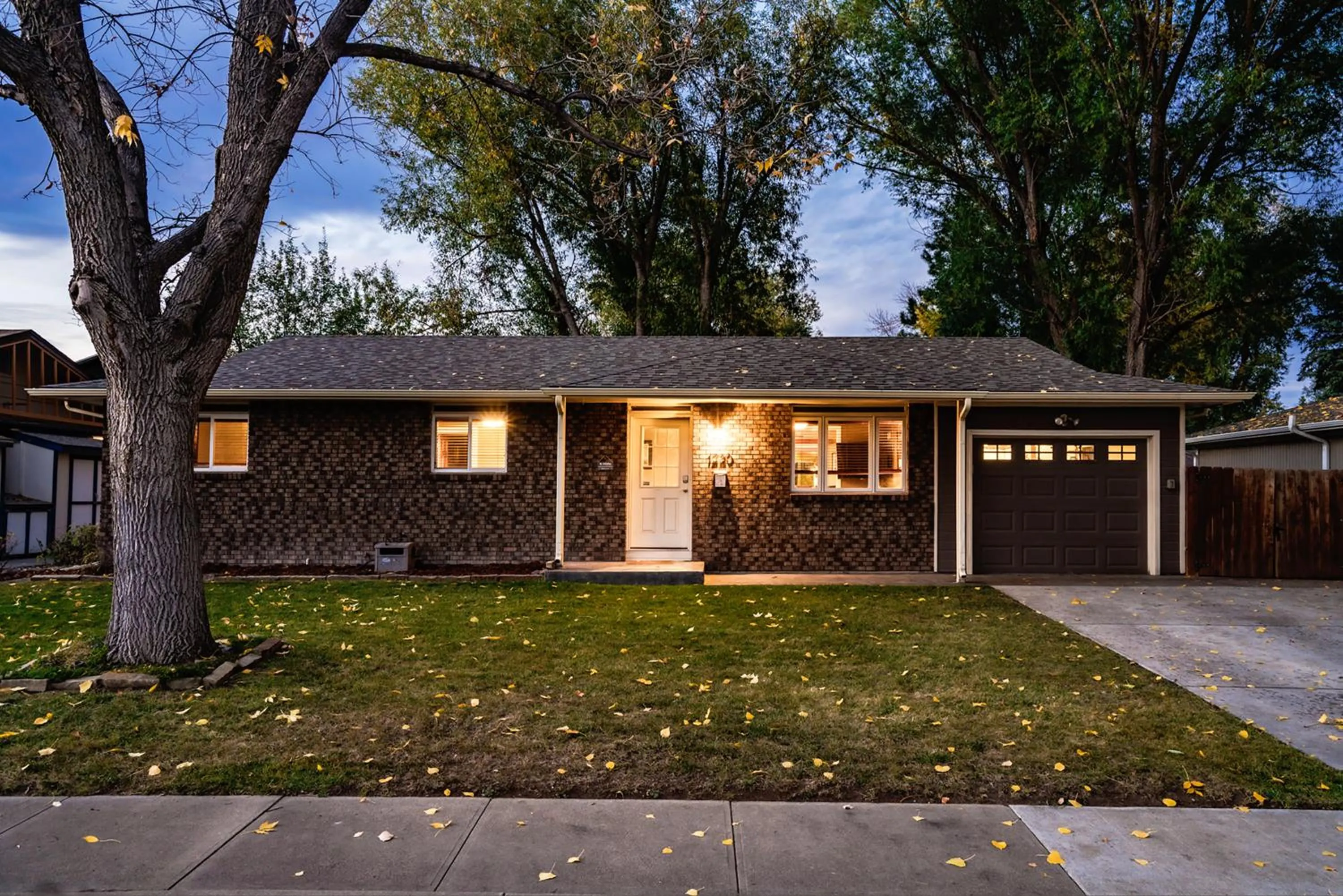 The Rustic Retreat, Pet Friendly with Fenced Yard