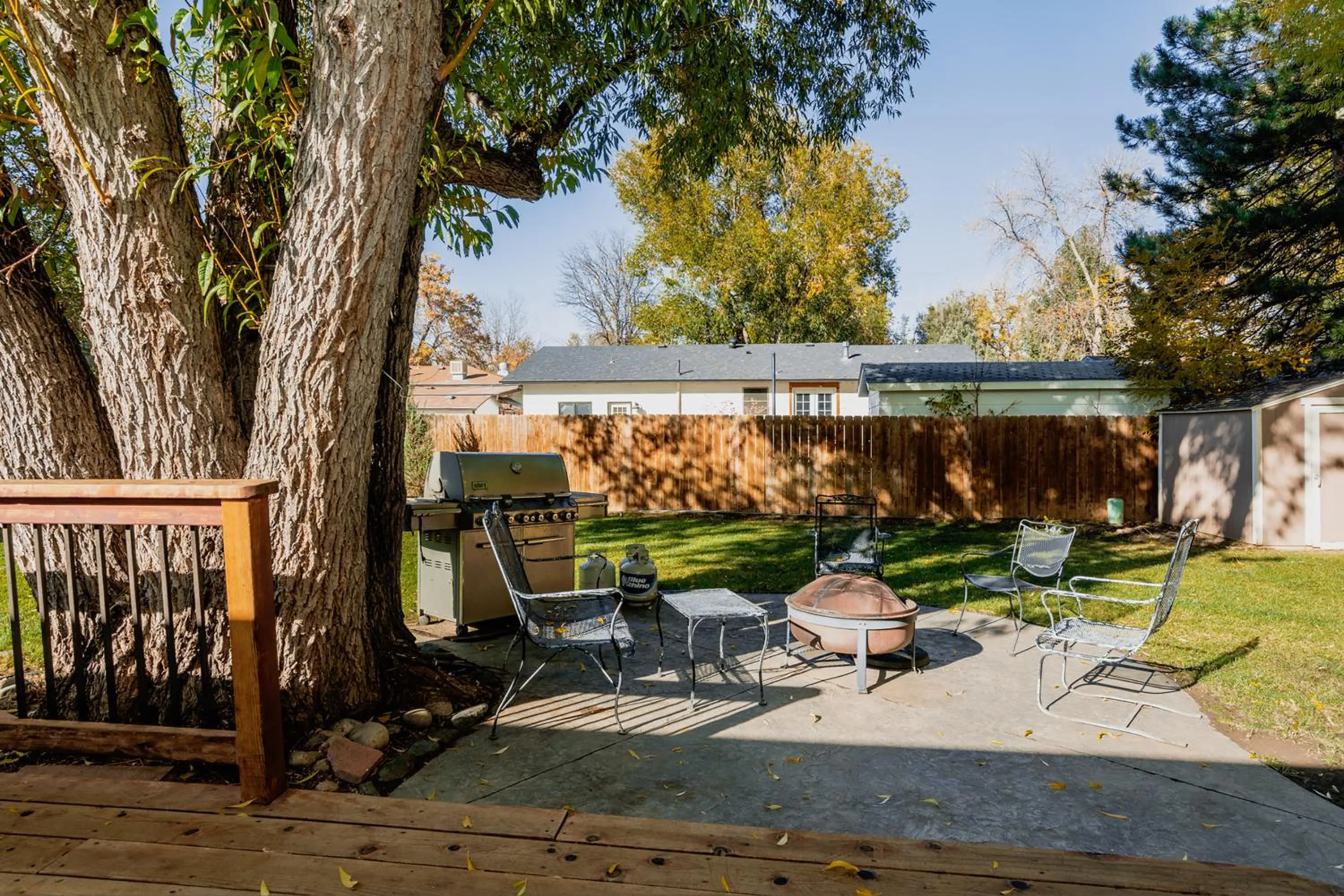 The Rustic Retreat, Pet Friendly with Fenced Yard