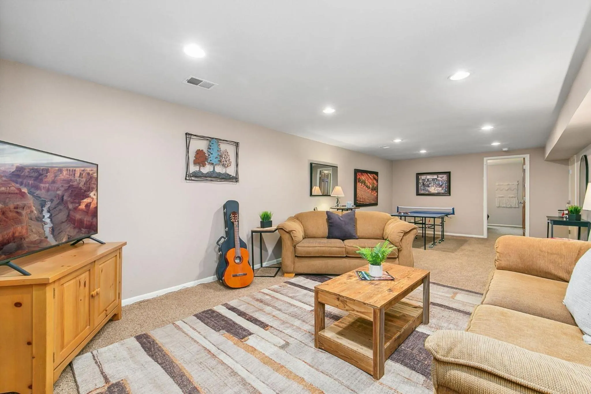 The Rustic Retreat, Pet Friendly with Fenced Yard