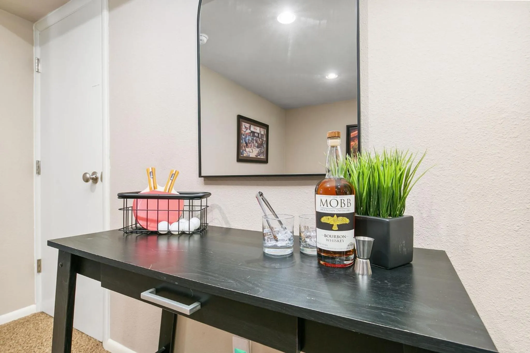 The Rustic Retreat, Pet Friendly with Fenced Yard