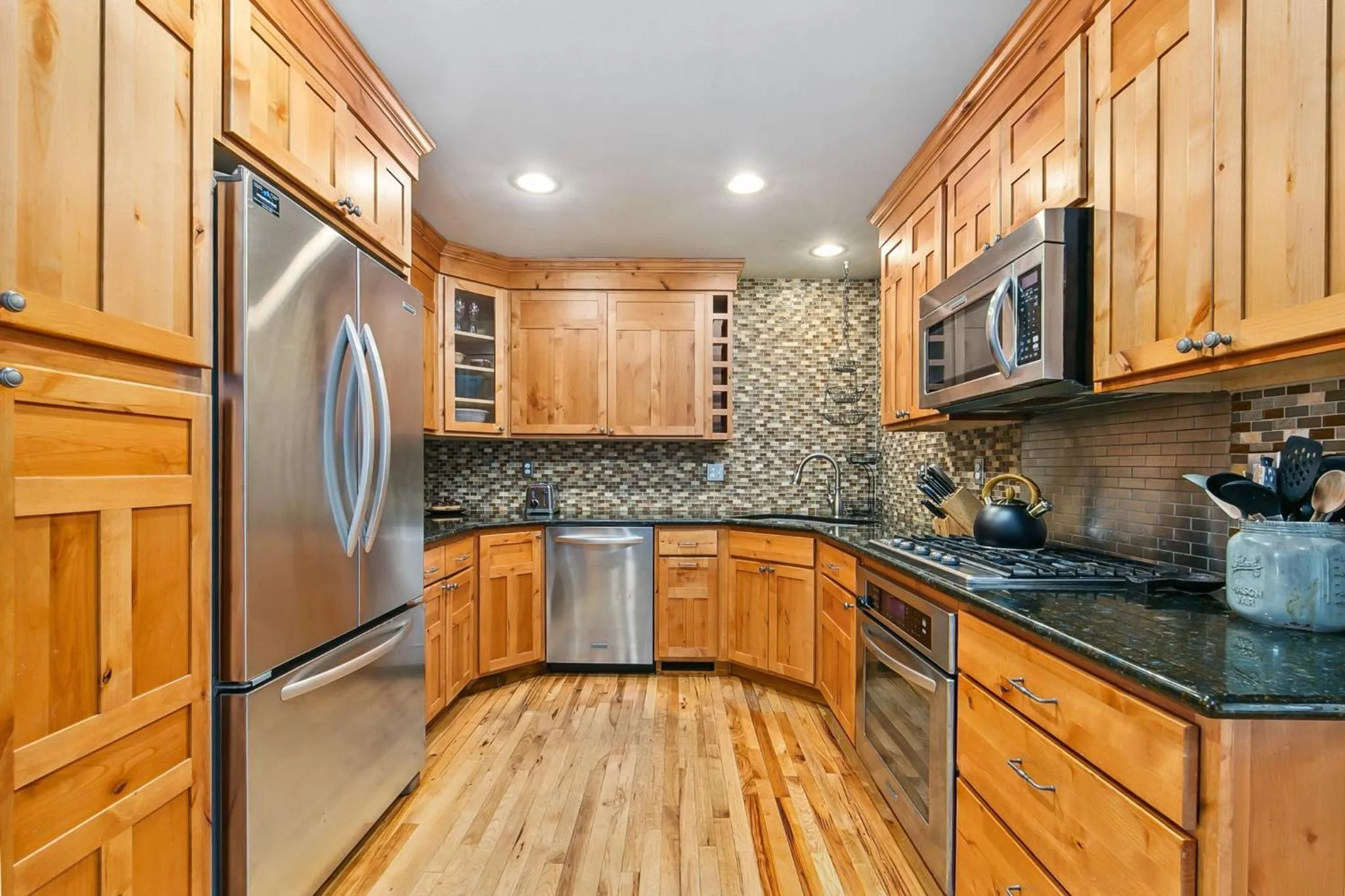 The Rustic Retreat, Pet Friendly with Fenced Yard