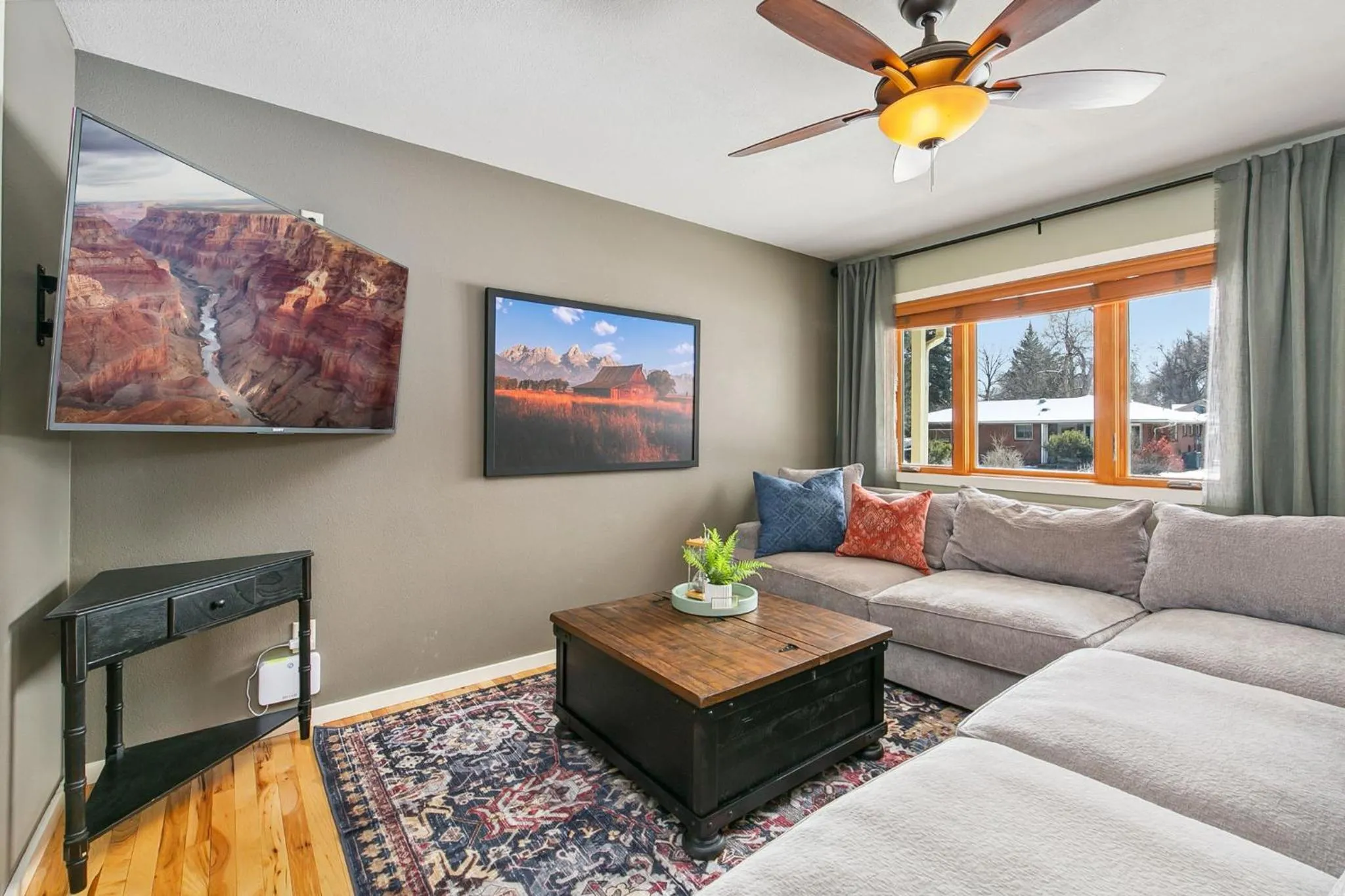 The Rustic Retreat, Pet Friendly with Fenced Yard